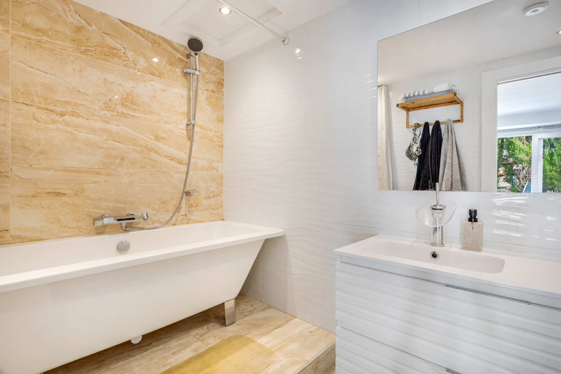 Villa 5 Bedrooms 6 Bathrooms in Marbella, Costa del Sol