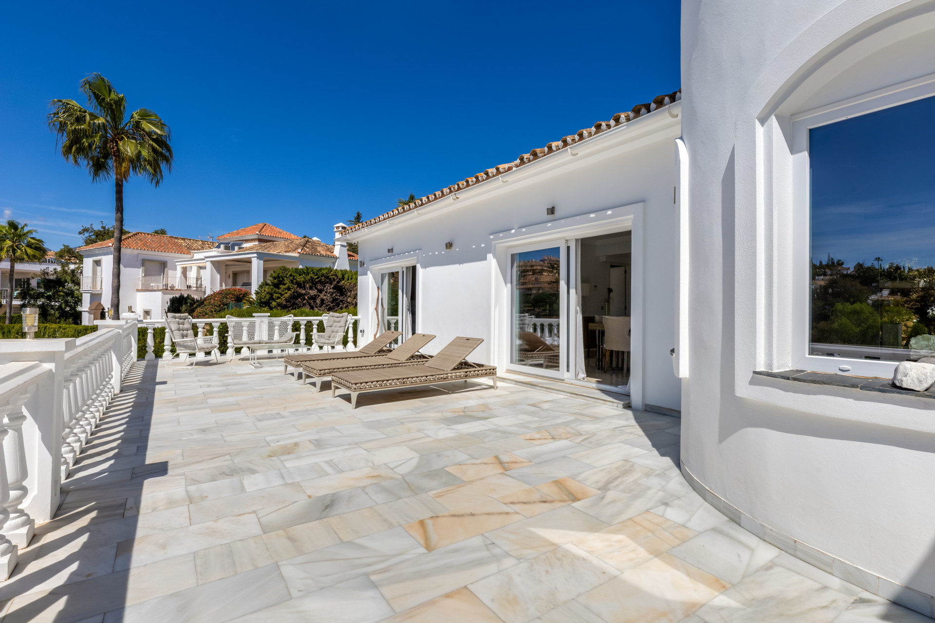 Villa 5 Bedrooms 6 Bathrooms in Marbella, Costa del Sol