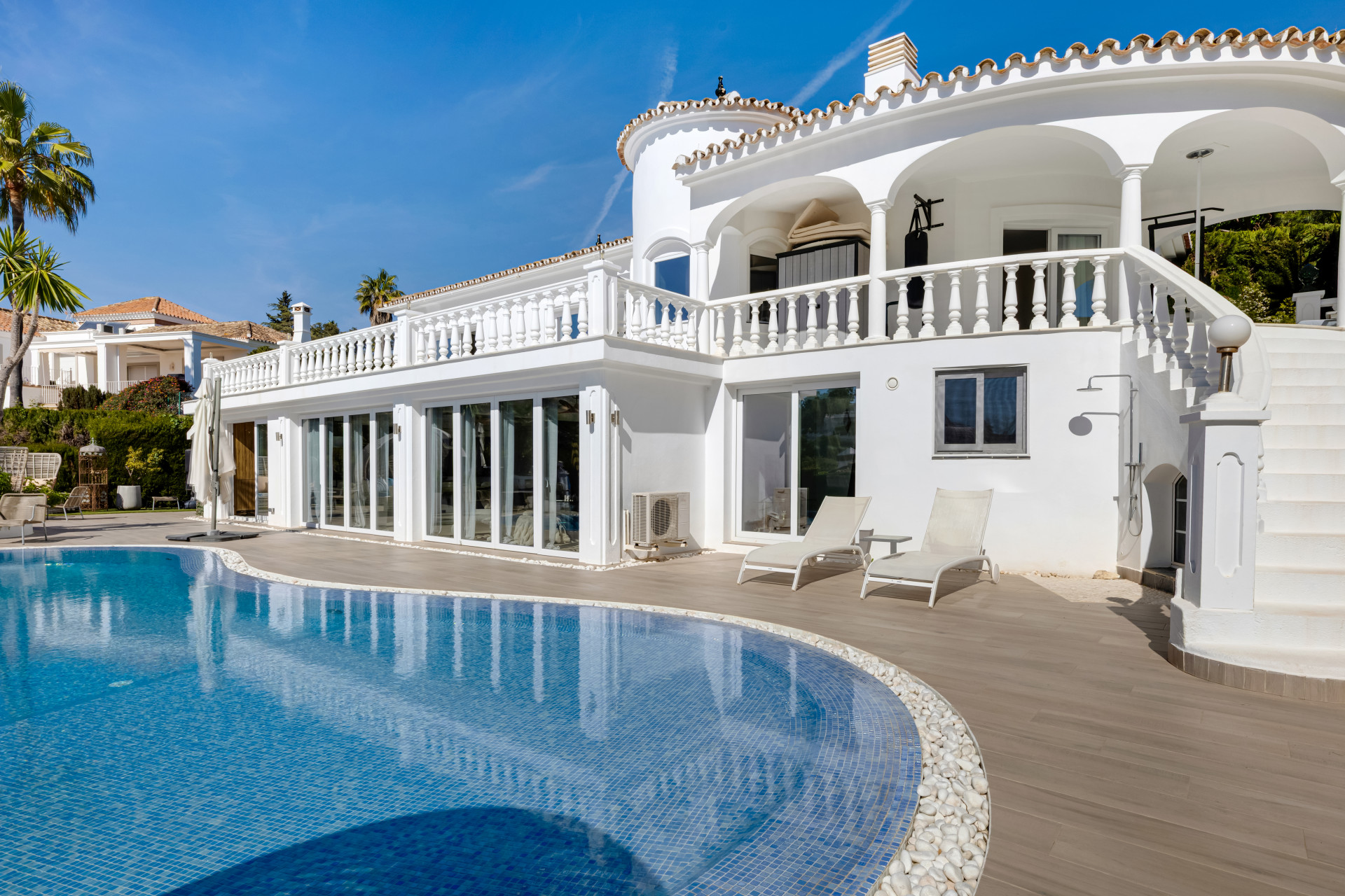 Villa 5 Bedrooms 6 Bathrooms in Marbella, Costa del Sol