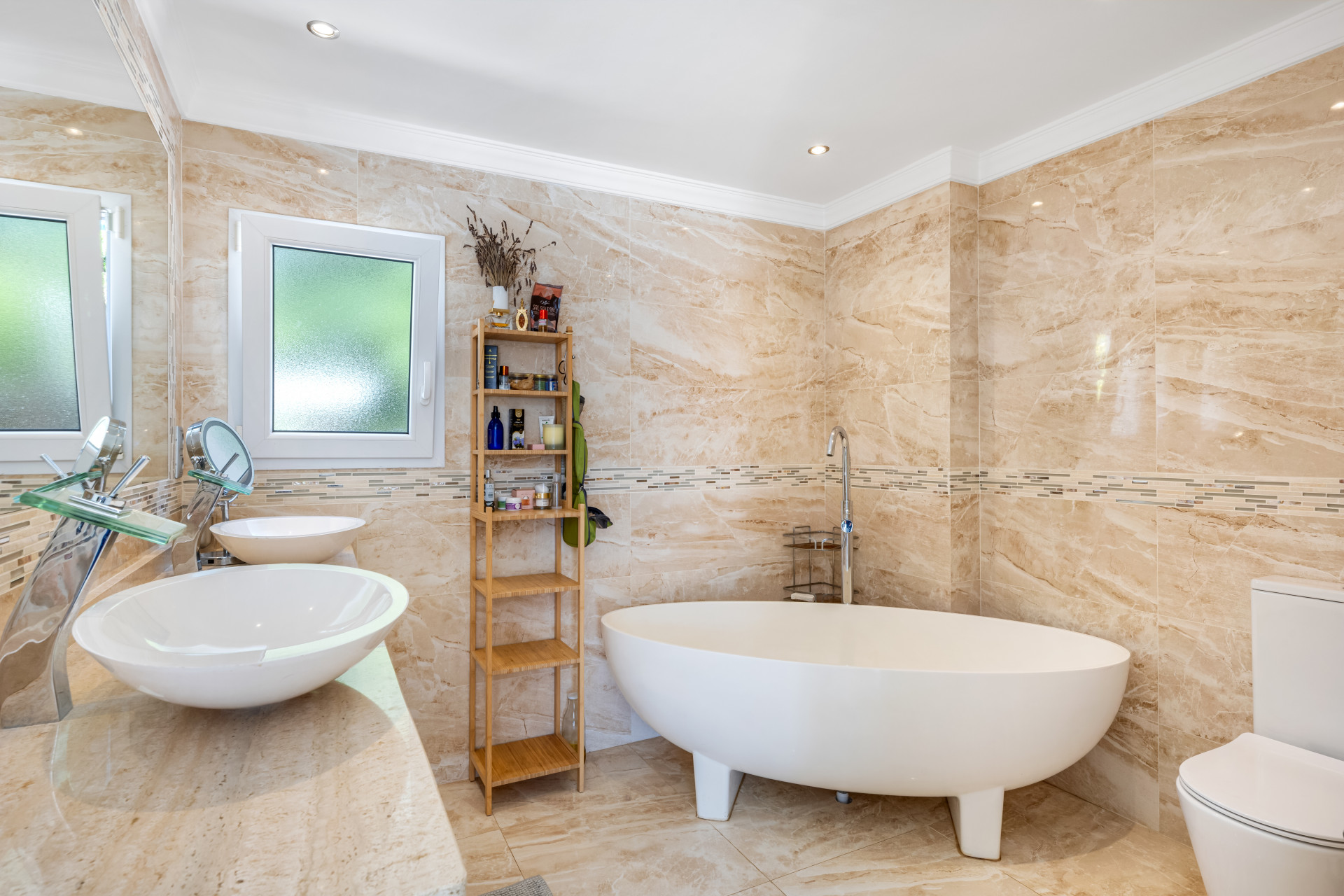 Villa 5 Bedrooms 6 Bathrooms in Marbella, Costa del Sol