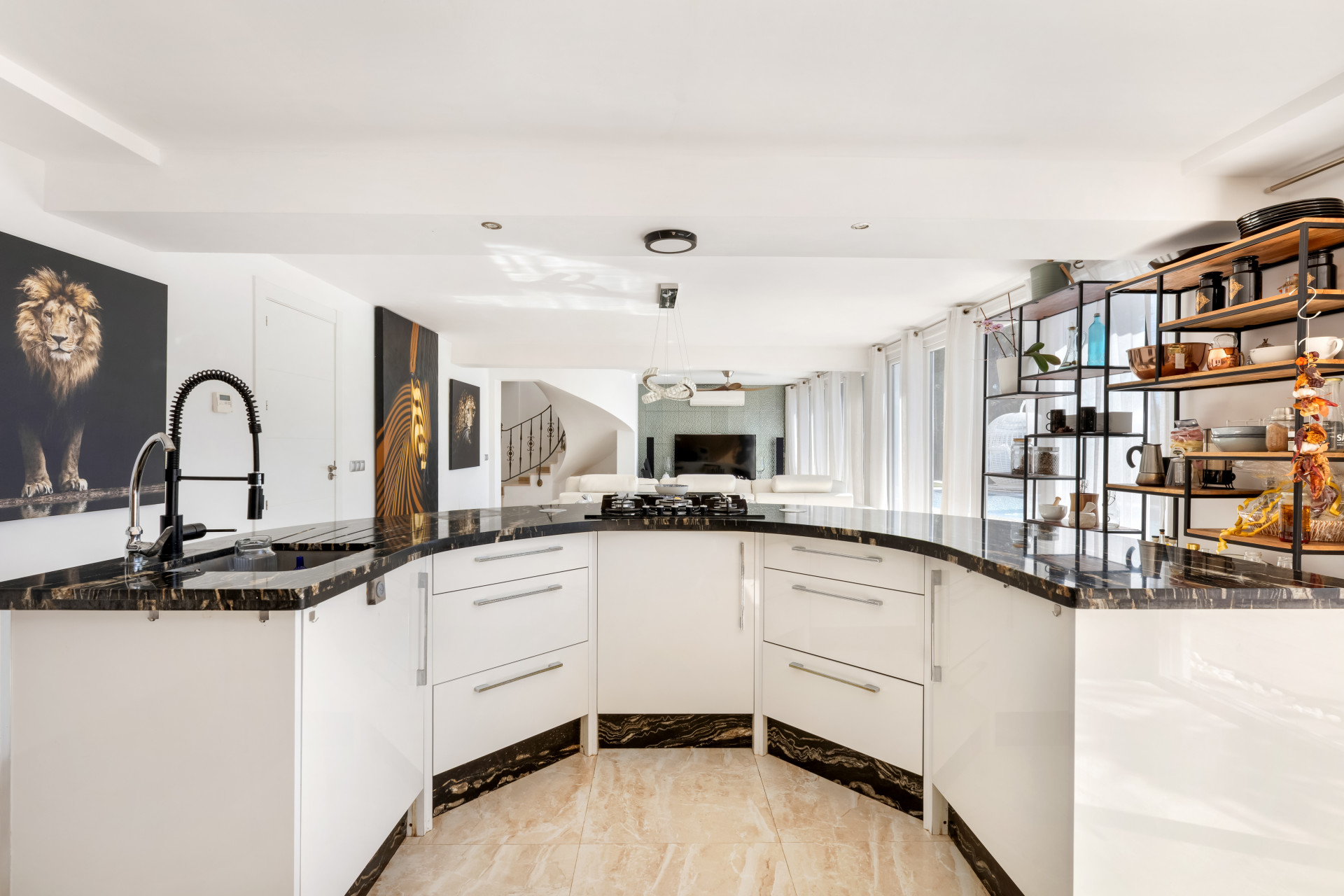 Villa 5 Bedrooms 6 Bathrooms in Marbella, Costa del Sol