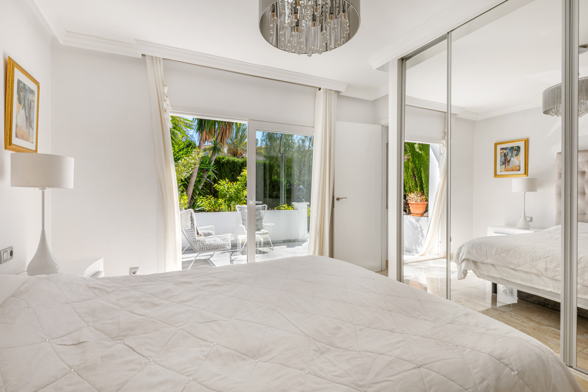 Villa 5 Bedrooms 6 Bathrooms in Marbella, Costa del Sol