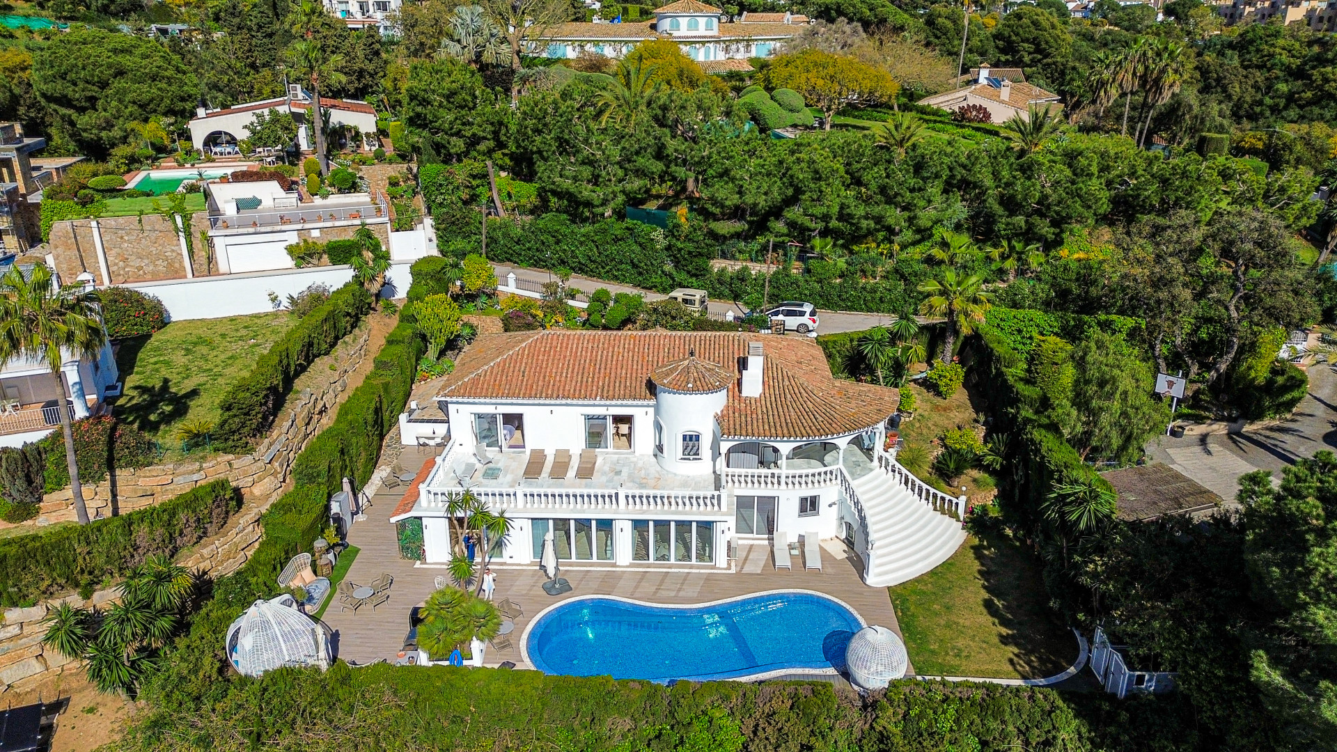 Villa 5 Bedrooms 6 Bathrooms in Marbella, Costa del Sol