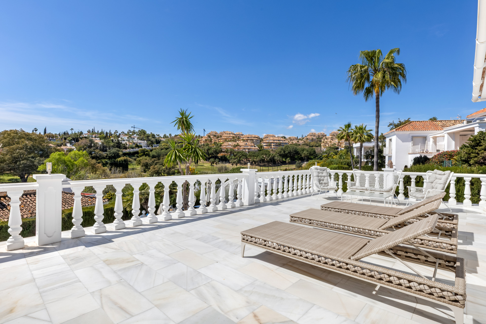 Villa 5 Bedrooms 6 Bathrooms in Marbella, Costa del Sol