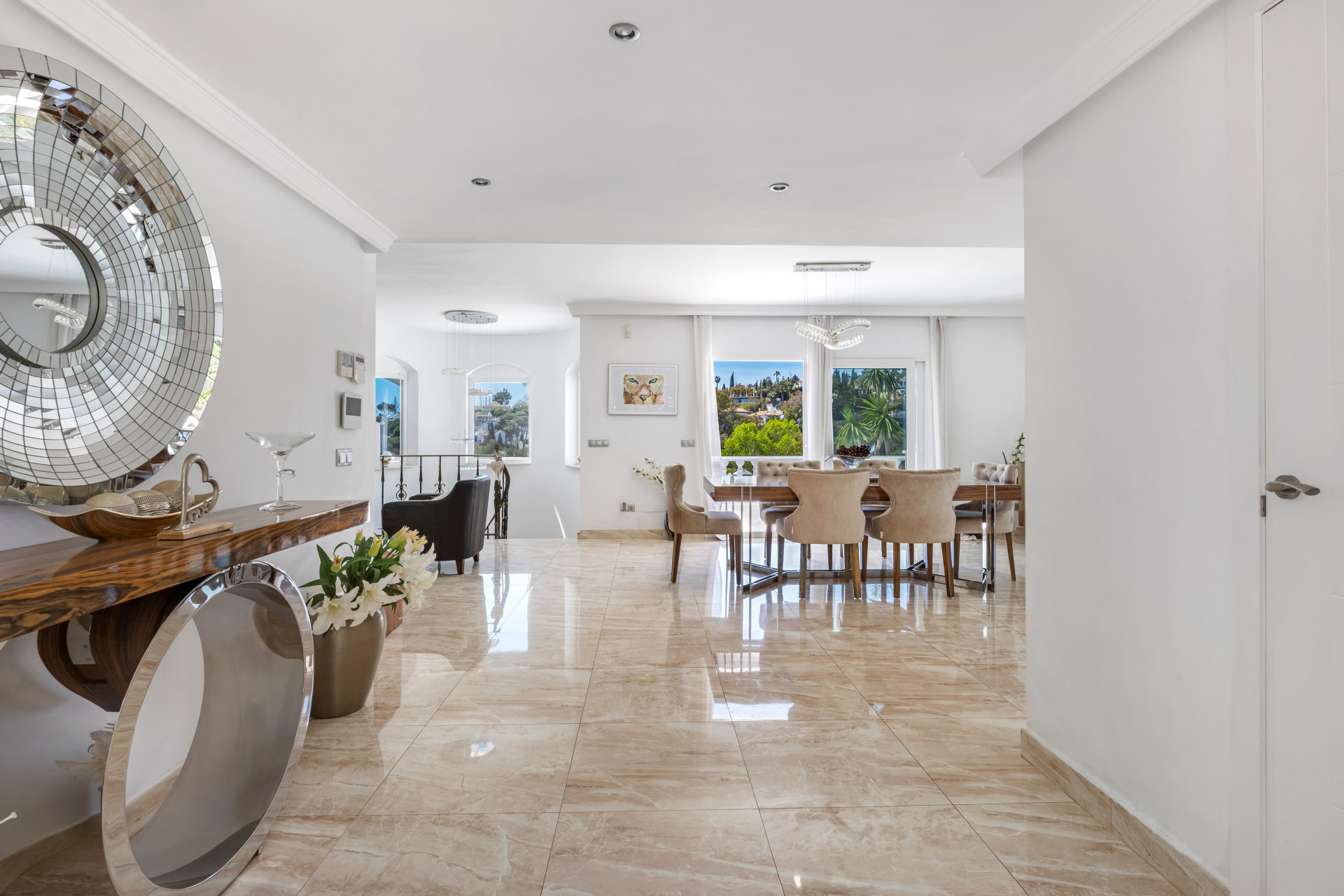 Villa 5 Bedrooms 6 Bathrooms in Marbella, Costa del Sol