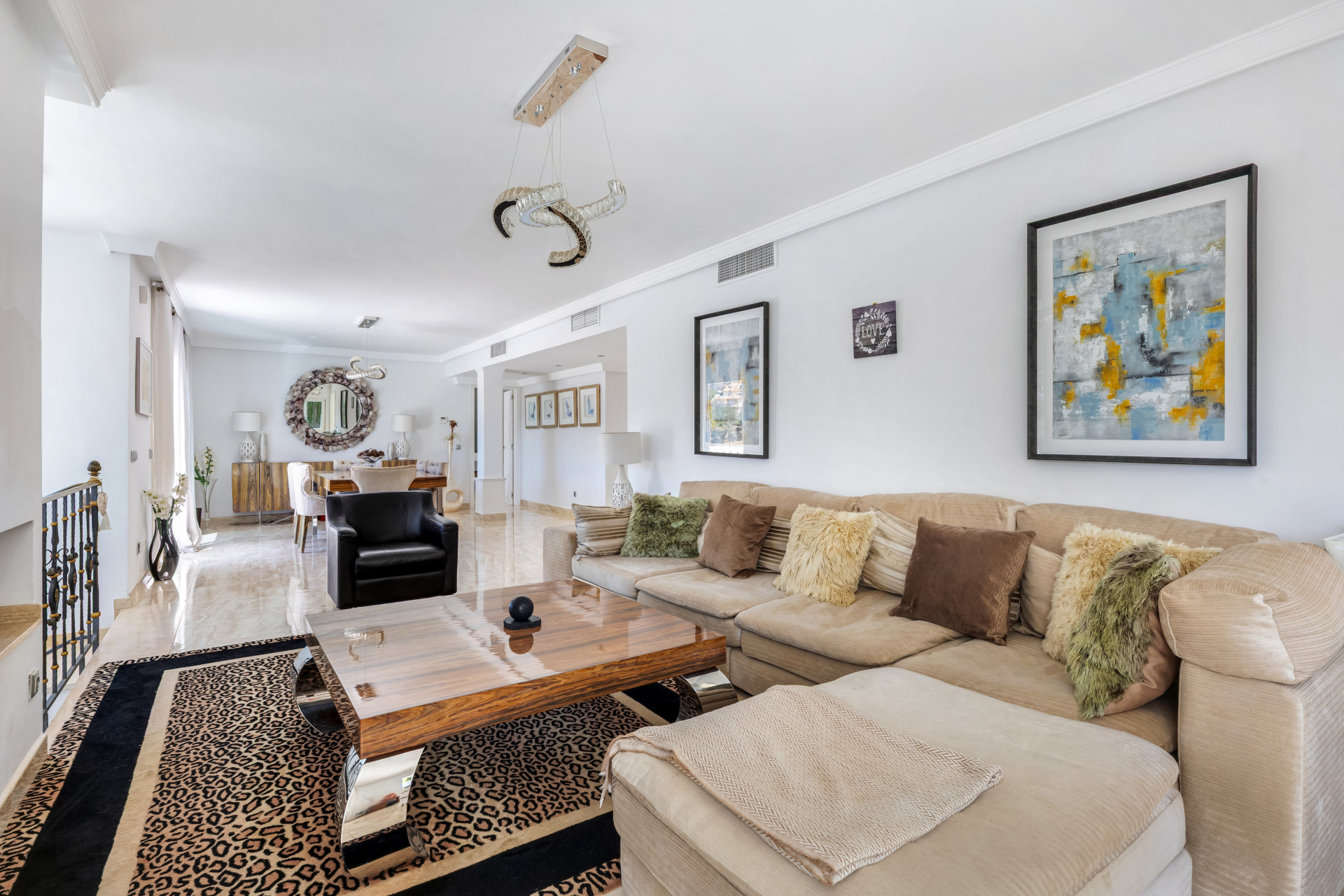 Villa 5 Bedrooms 6 Bathrooms in Marbella, Costa del Sol