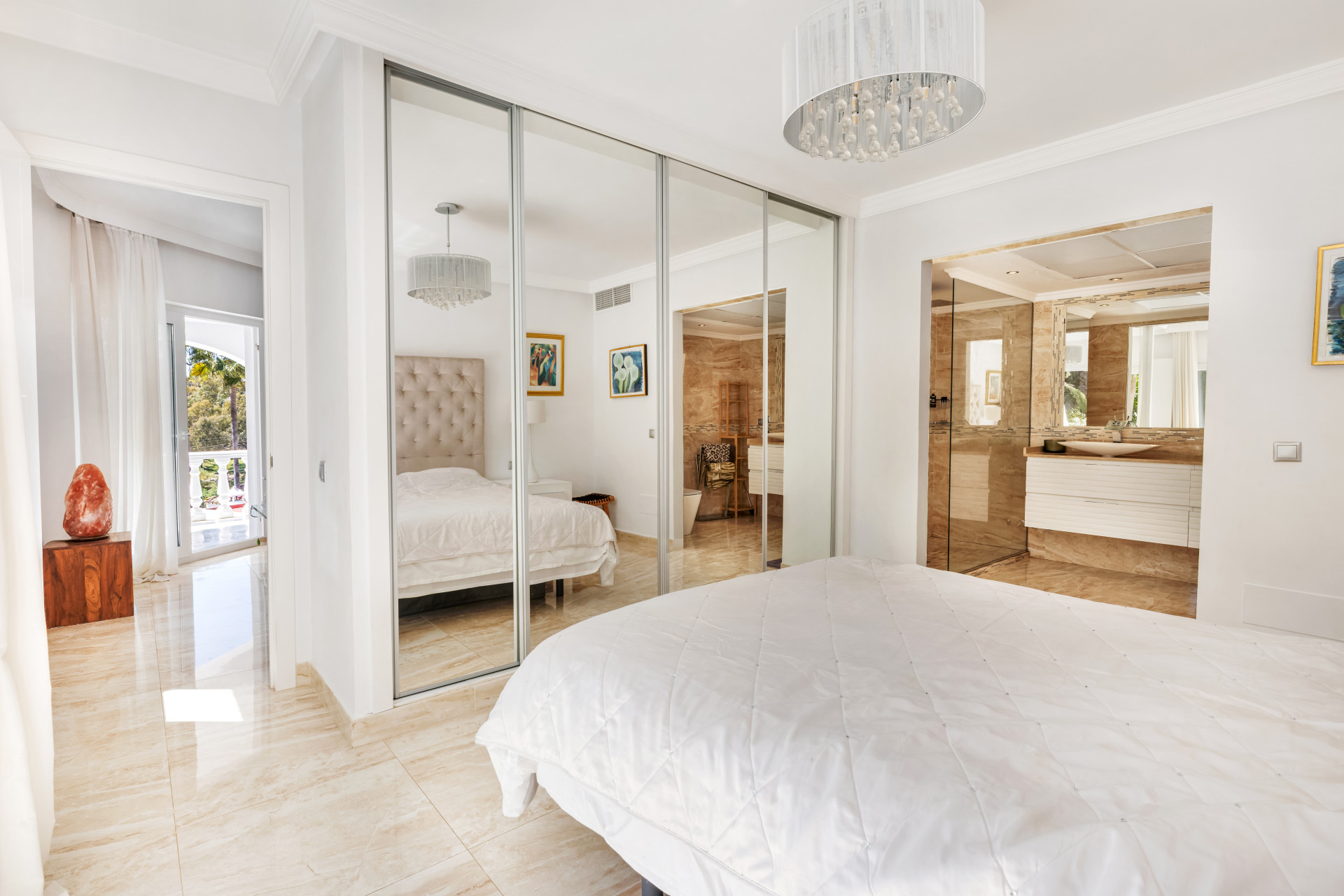 Villa 5 Bedrooms 6 Bathrooms in Marbella, Costa del Sol