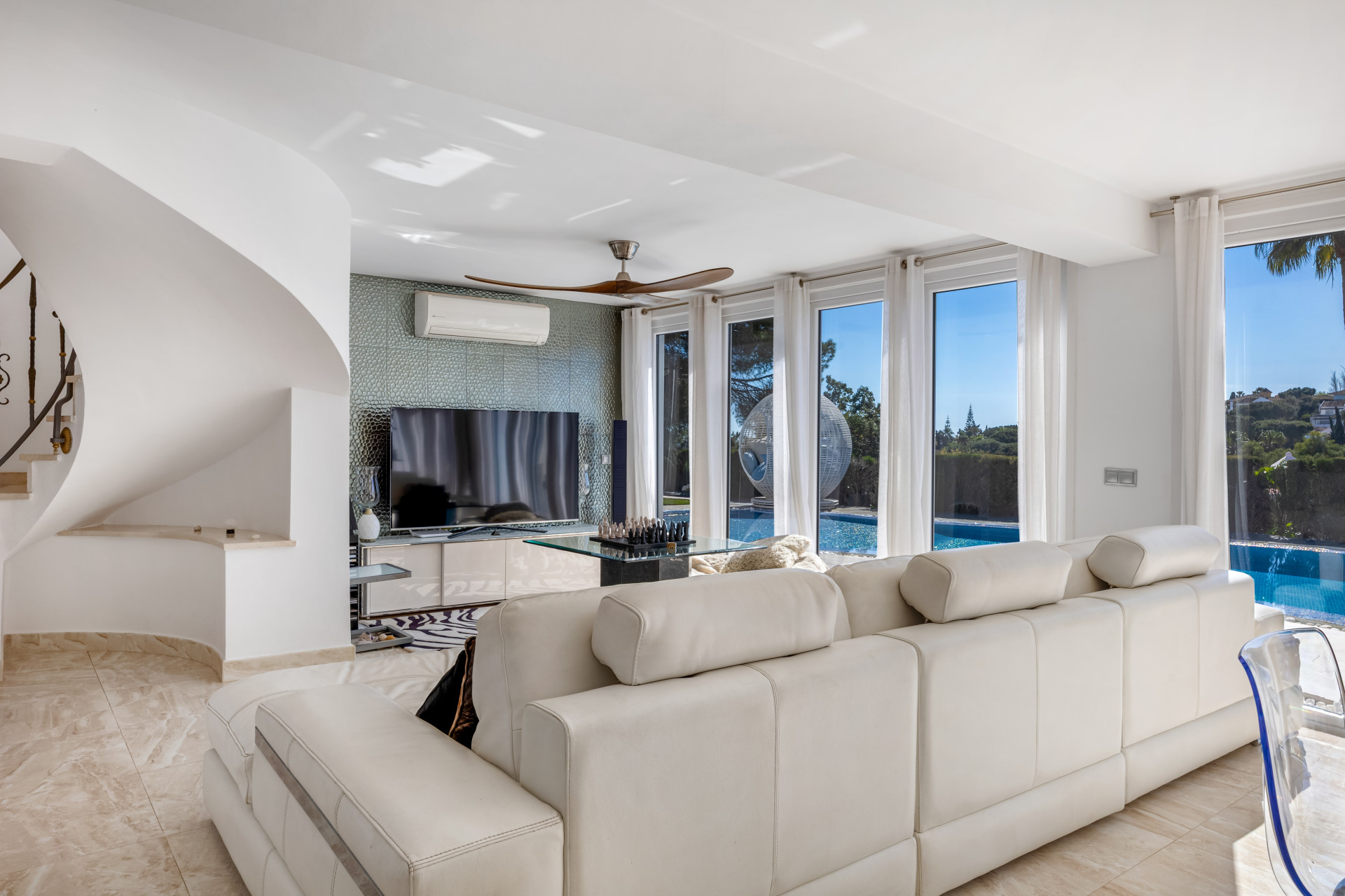 Villa 5 Bedrooms 6 Bathrooms in Marbella, Costa del Sol