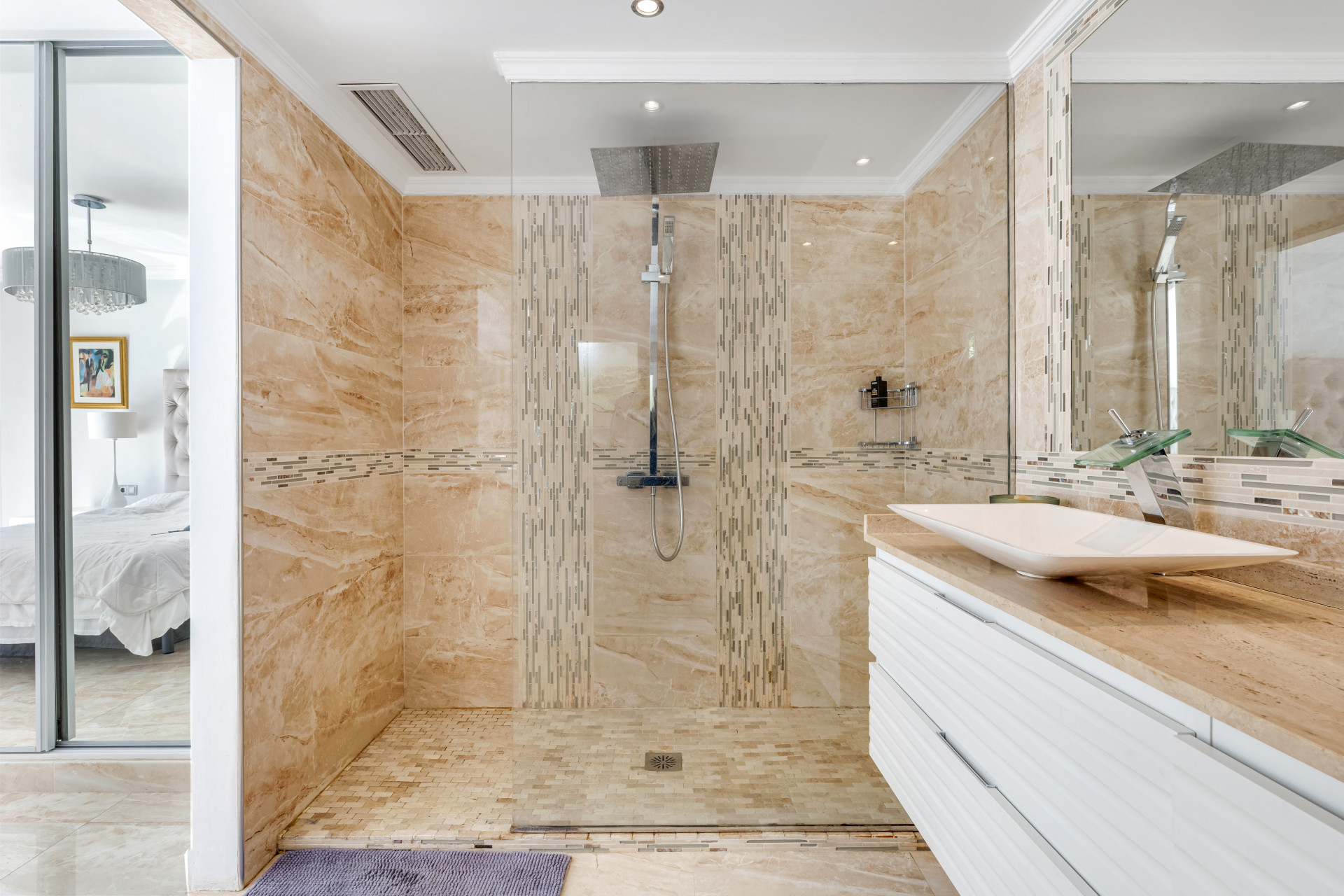 Villa 5 Bedrooms 6 Bathrooms in Marbella, Costa del Sol