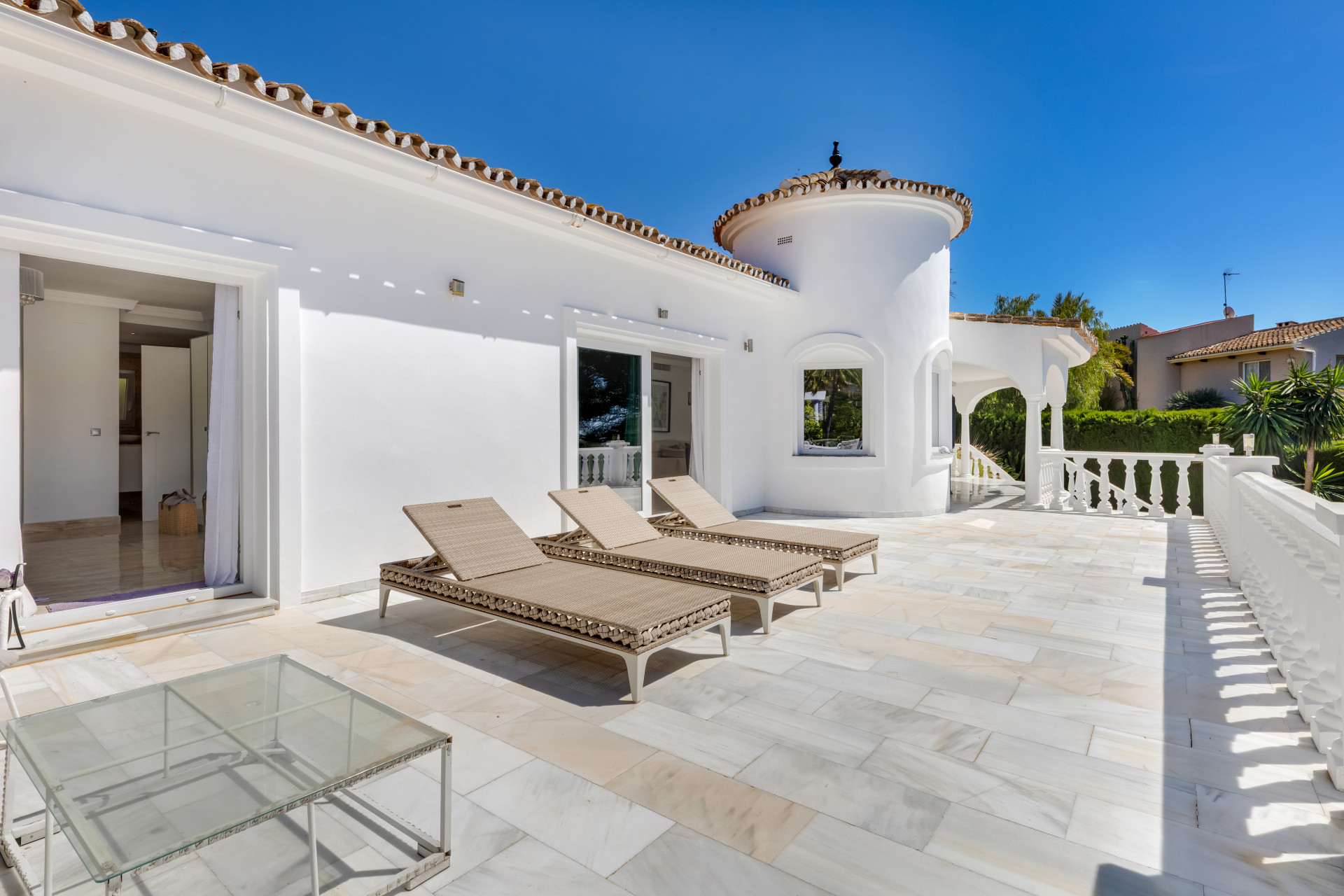 Villa 5 Bedrooms 6 Bathrooms in Marbella, Costa del Sol