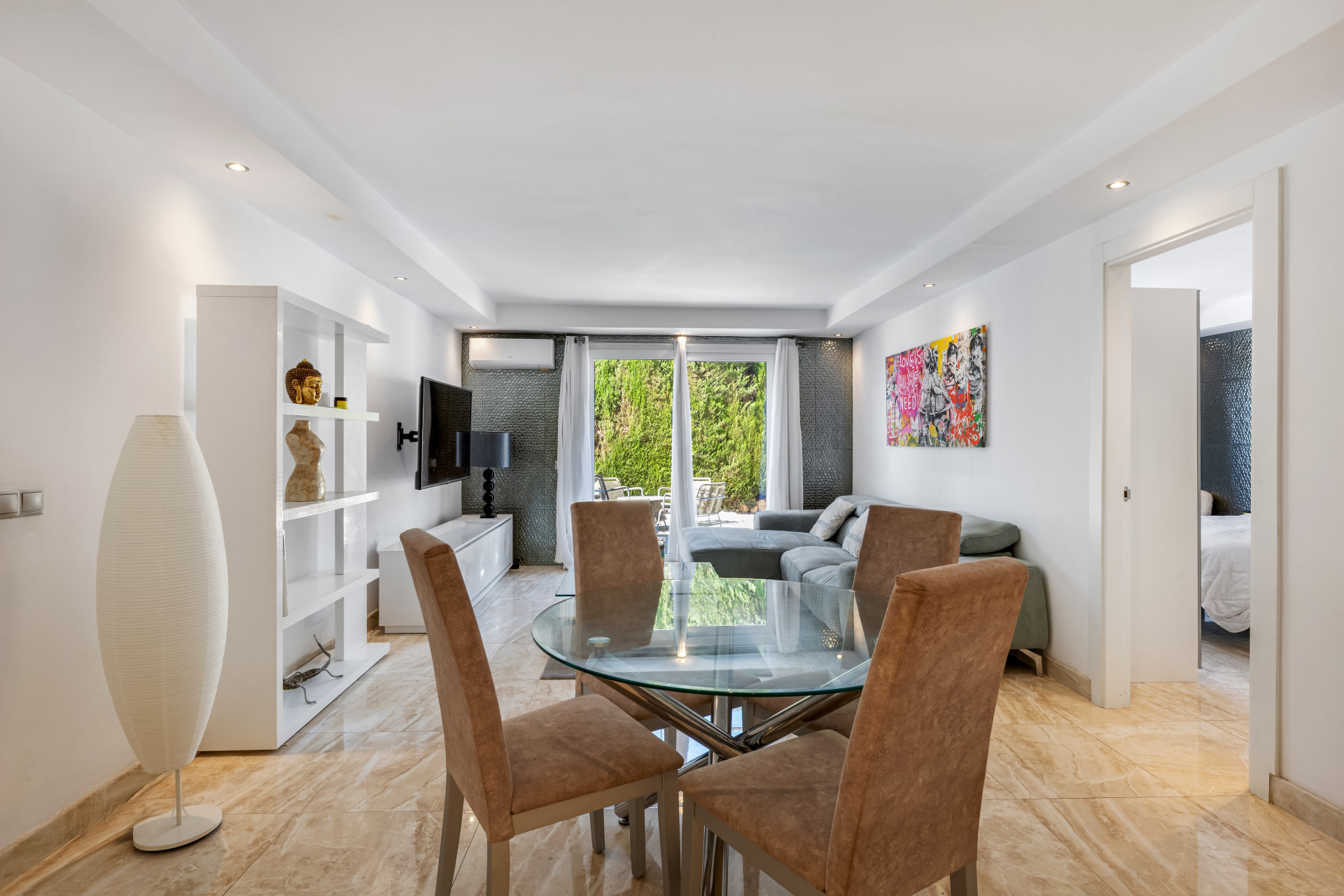 Villa 5 Bedrooms 6 Bathrooms in Marbella, Costa del Sol