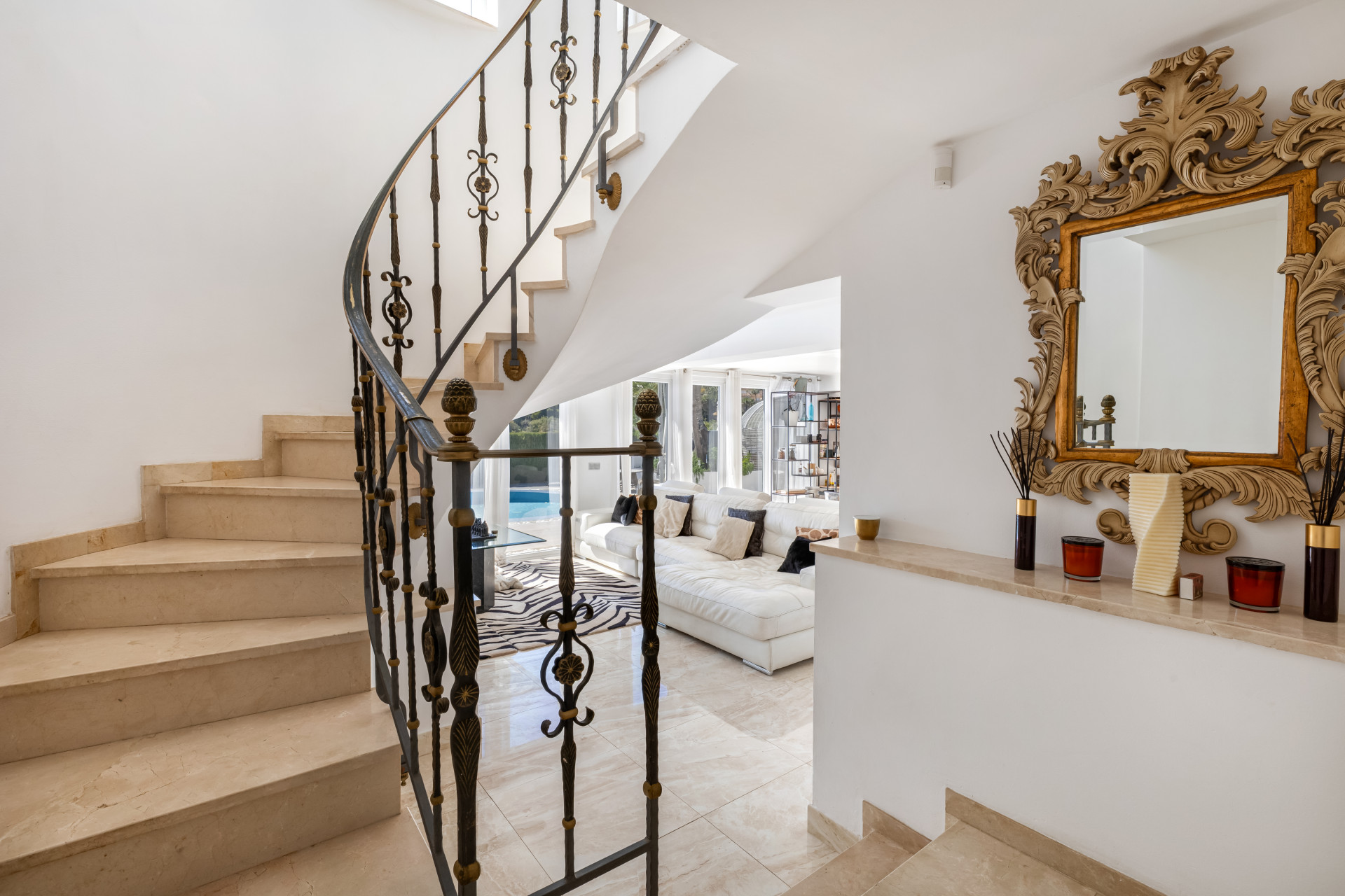 Villa 5 Bedrooms 6 Bathrooms in Marbella, Costa del Sol