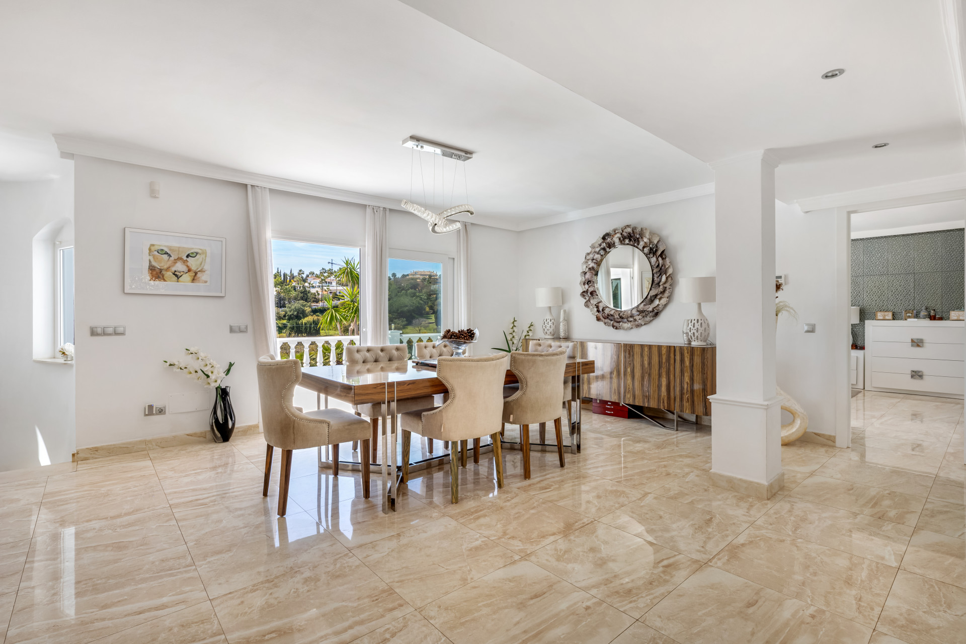 Villa 5 Bedrooms 6 Bathrooms in Marbella, Costa del Sol