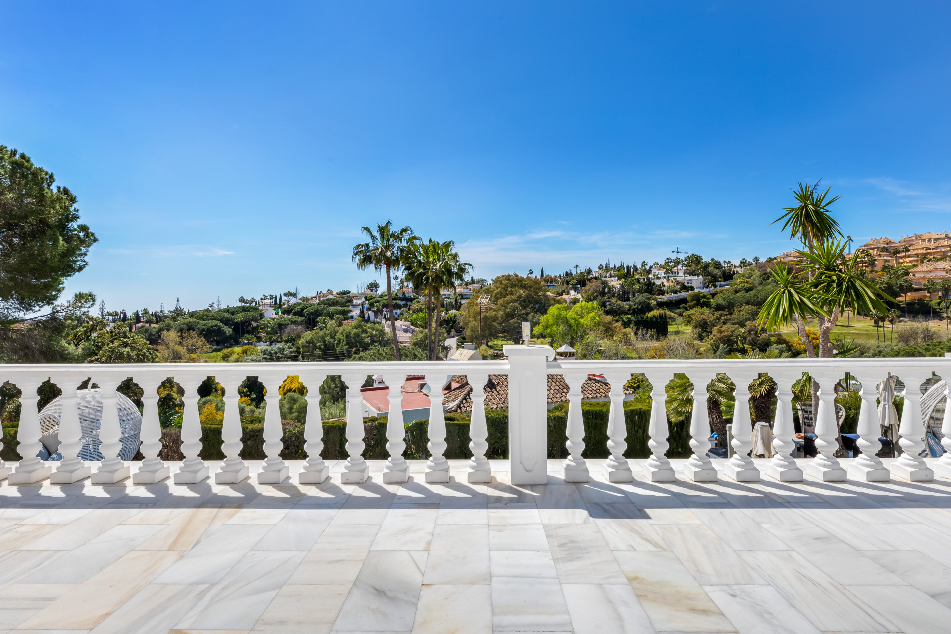 Villa 5 Bedrooms 6 Bathrooms in Marbella, Costa del Sol