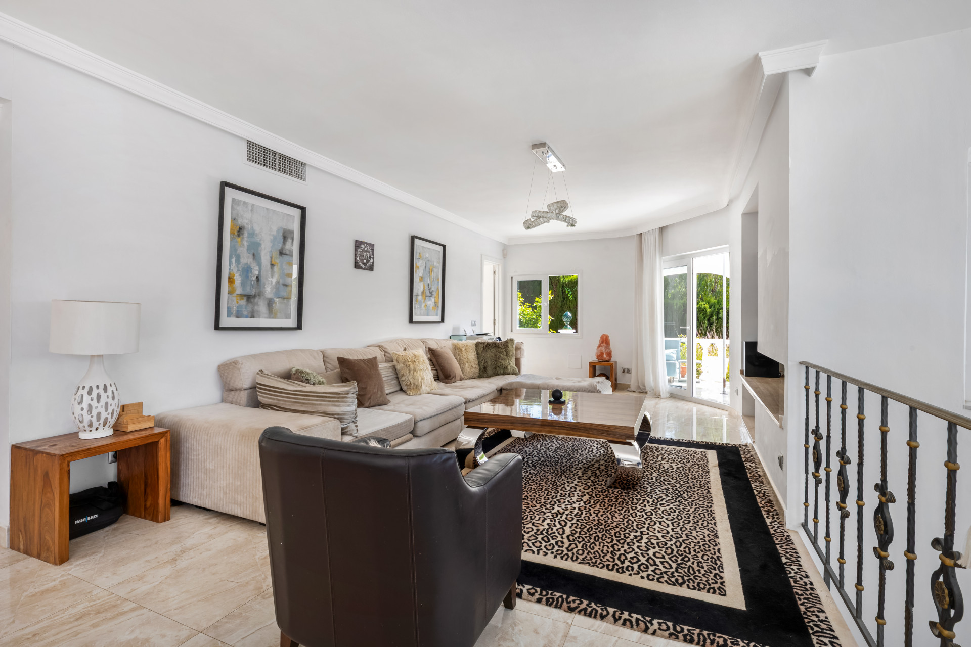 Villa 5 Bedrooms 6 Bathrooms in Marbella, Costa del Sol