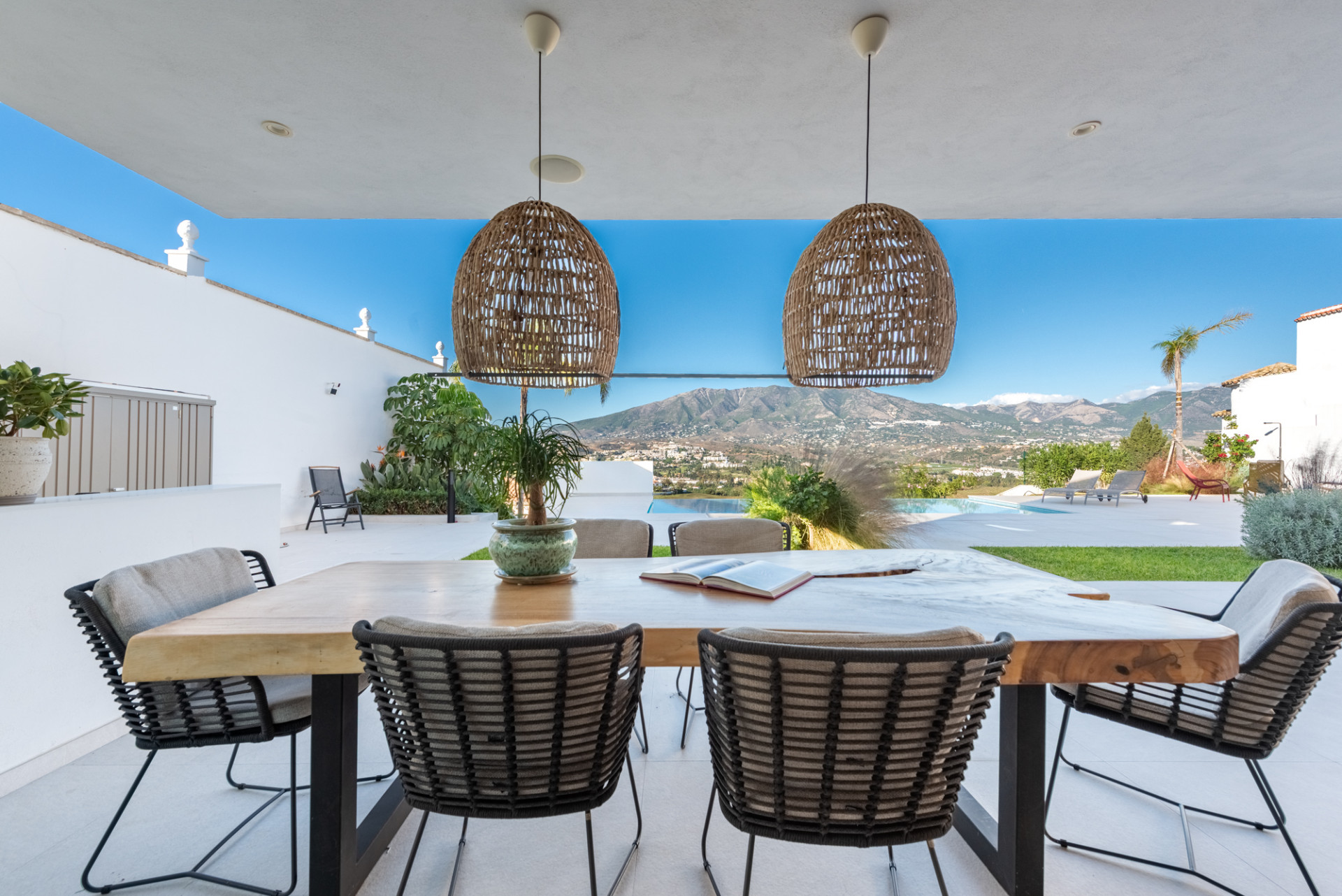 Villa 3 Bedrooms 3 Bathrooms in Cerros del Aguila, Costa del Sol