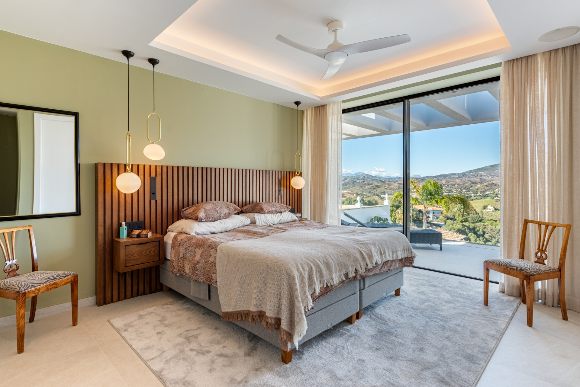 Villa 3 Bedrooms 3 Bathrooms in Cerros del Aguila, Costa del Sol