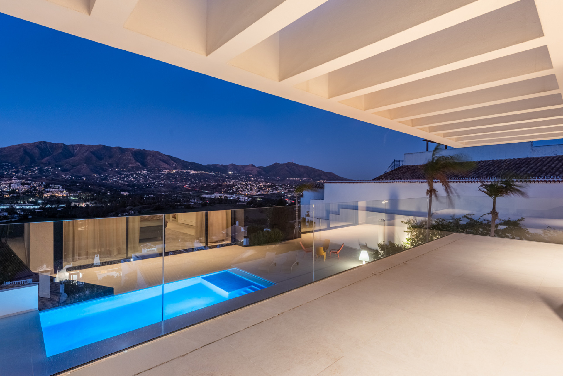 Villa 3 Bedrooms 3 Bathrooms in Cerros del Aguila, Costa del Sol