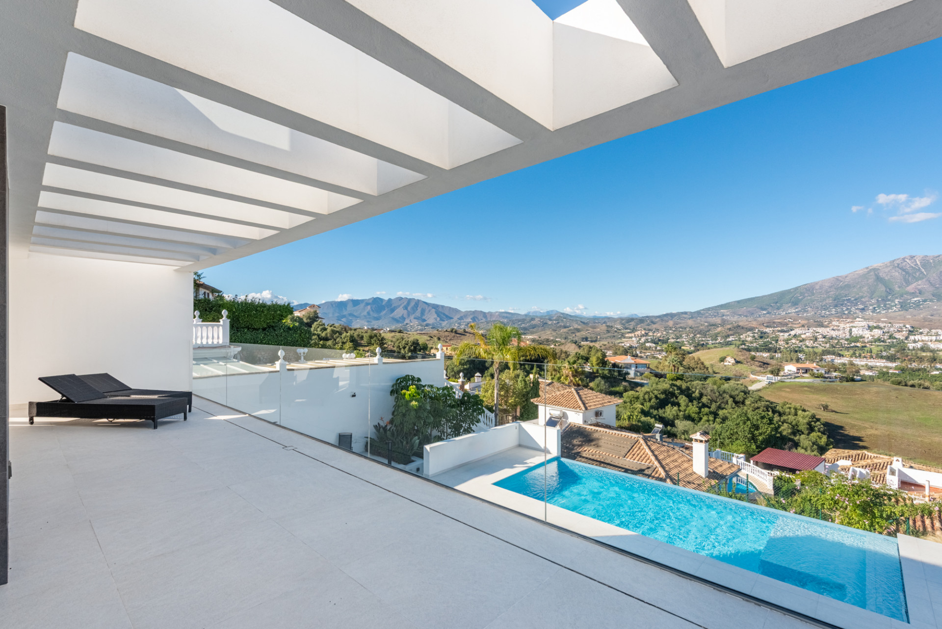 Villa 3 Bedrooms 3 Bathrooms in Cerros del Aguila, Costa del Sol