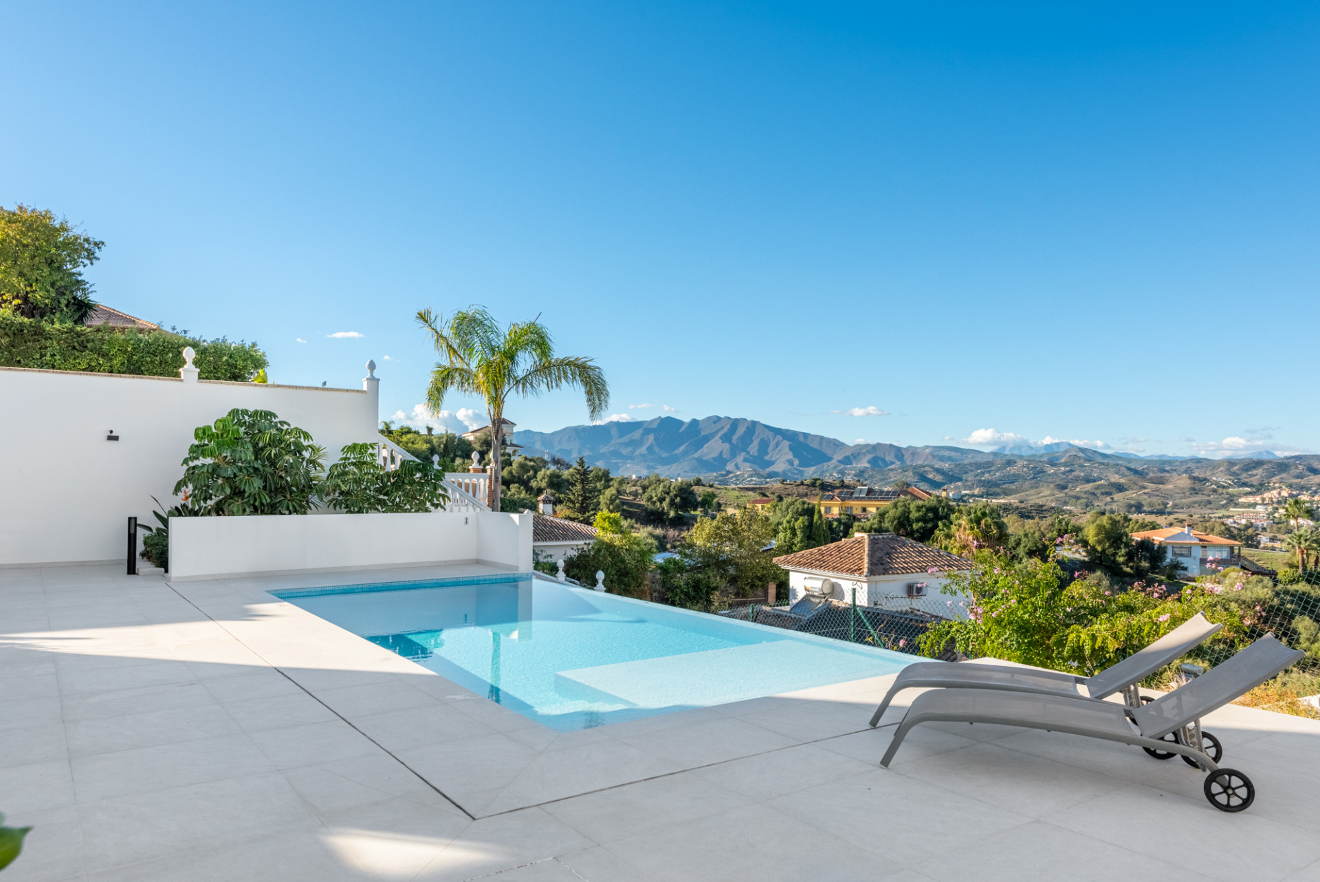Villa 3 Bedrooms 3 Bathrooms in Cerros del Aguila, Costa del Sol