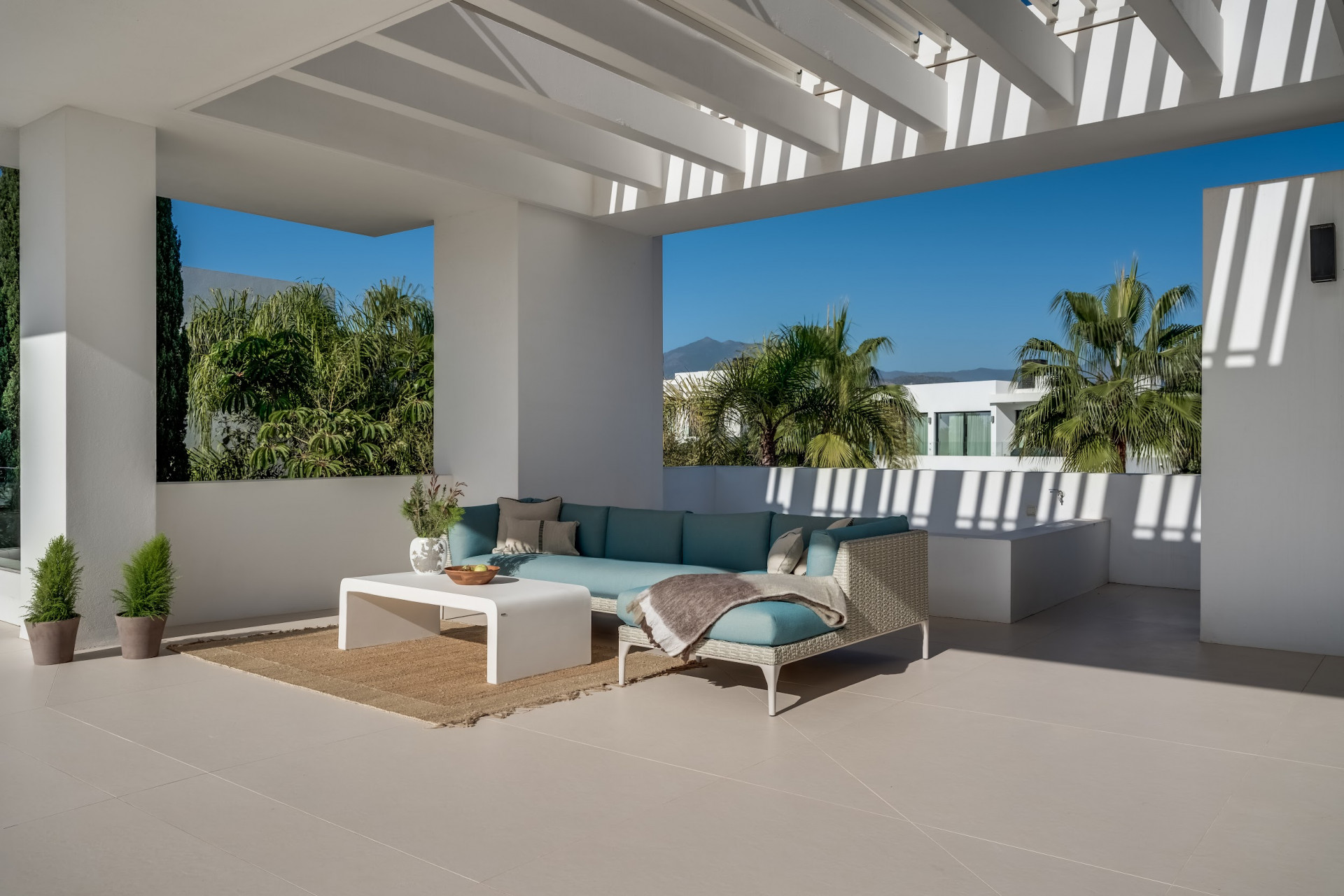 Villa 5 Bedrooms 5 Bathrooms in Marbella, Costa del Sol