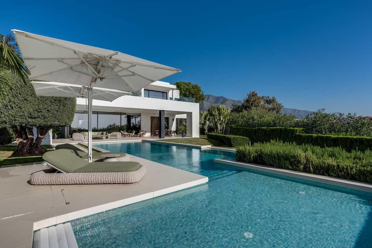 Villa 5 Bedrooms 5 Bathrooms in Marbella, Costa del Sol