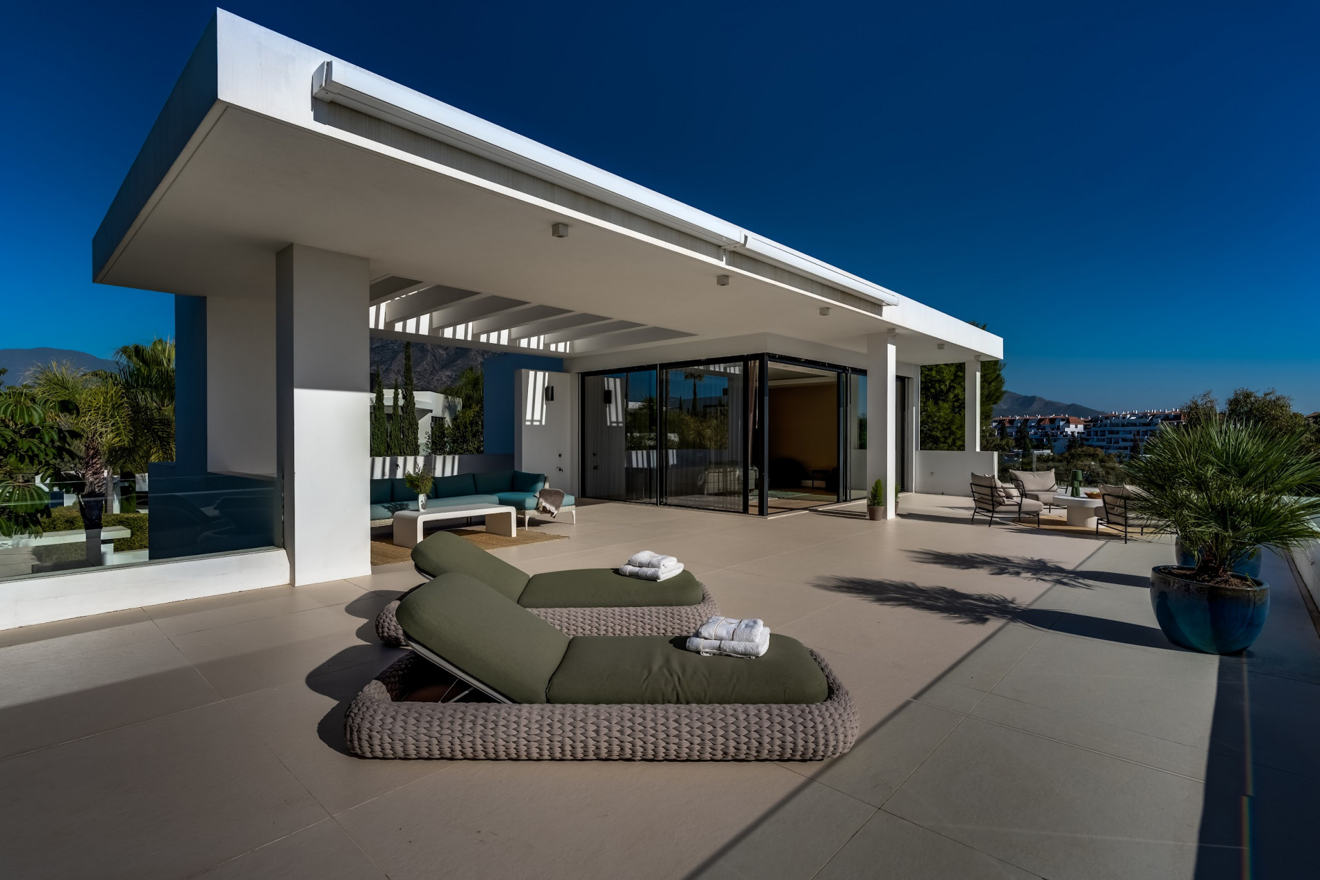 Villa 5 Bedrooms 5 Bathrooms in Marbella, Costa del Sol