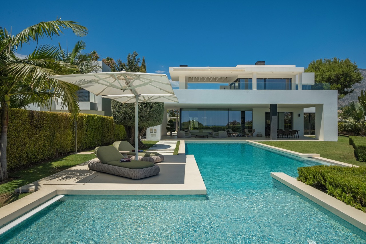 Villa 5 Bedrooms 5 Bathrooms in Marbella, Costa del Sol