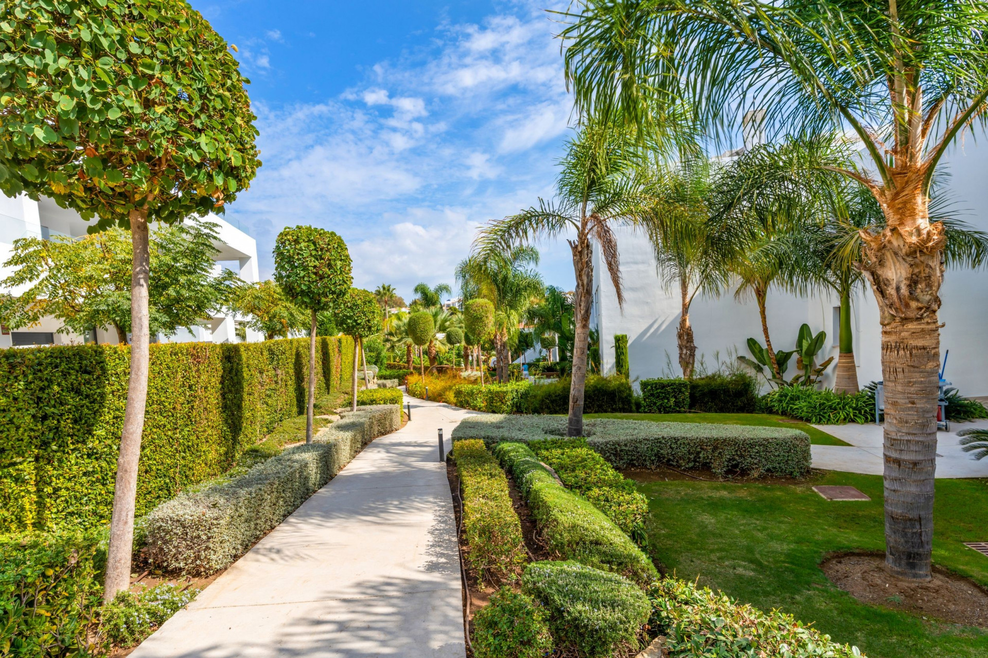 Apartment 2 Bedrooms 2 Bathrooms in Estepona, Costa del Sol