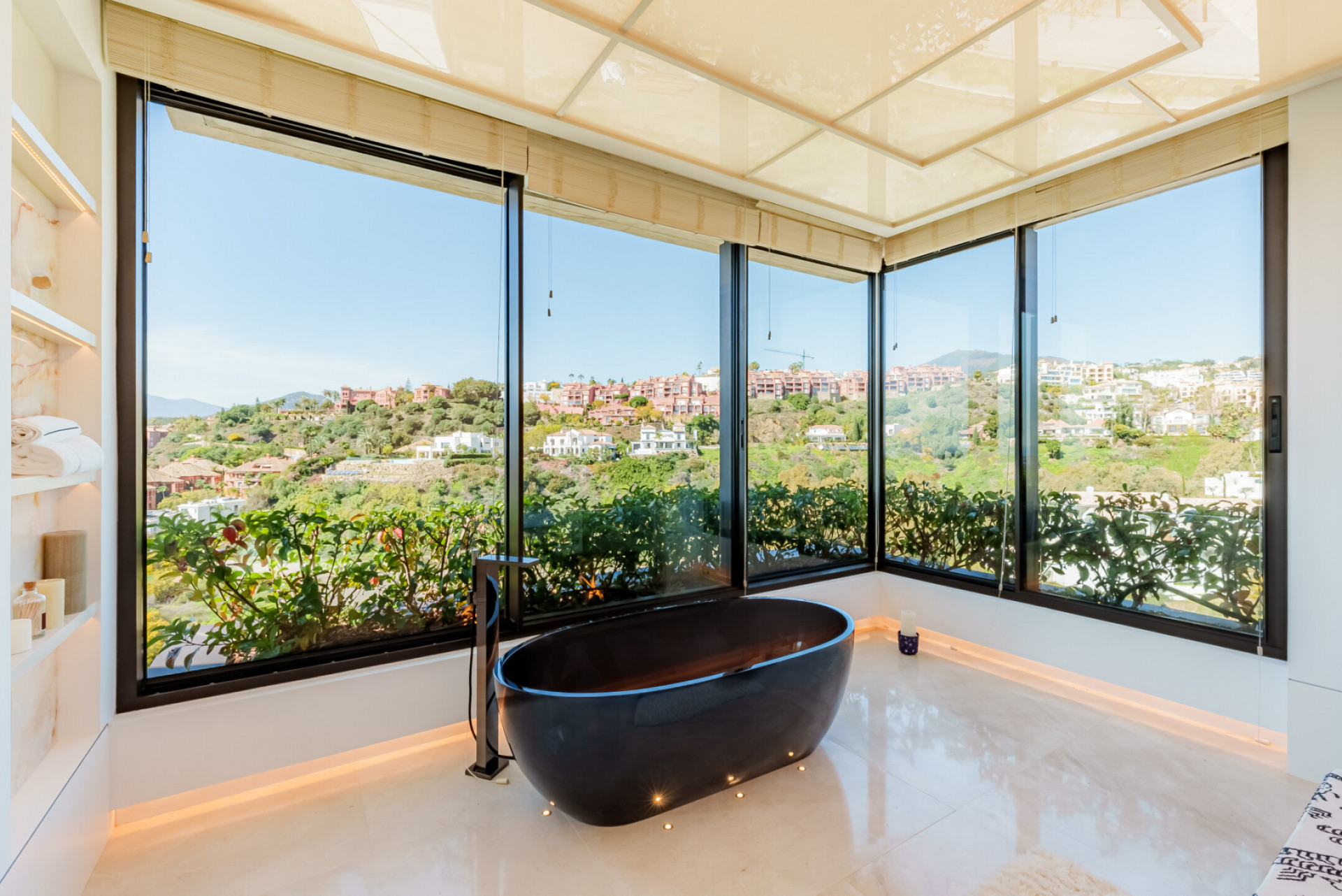 Villa 8 Bedrooms 8 Bathrooms in Benahavis, Costa del Sol