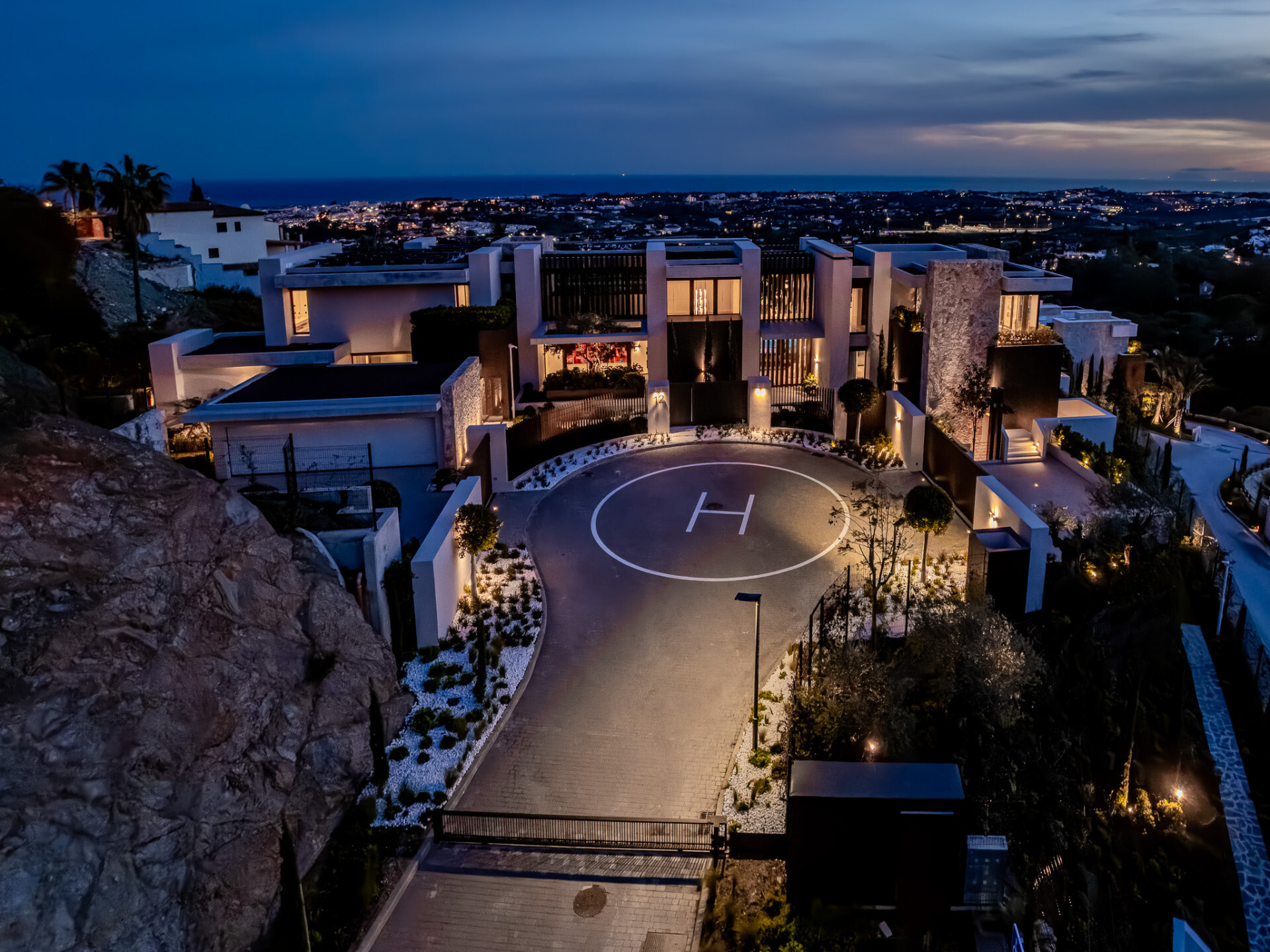 Villa 8 Bedrooms 8 Bathrooms in Benahavis, Costa del Sol