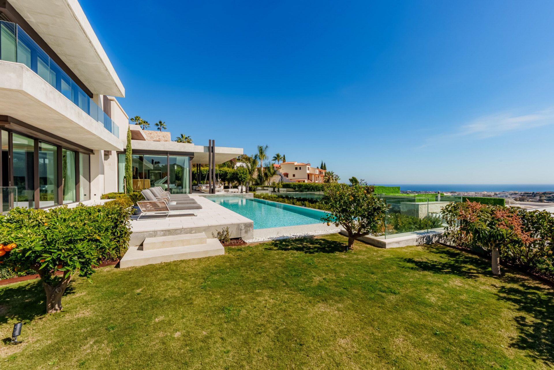 Villa 8 Bedrooms 8 Bathrooms in Benahavis, Costa del Sol