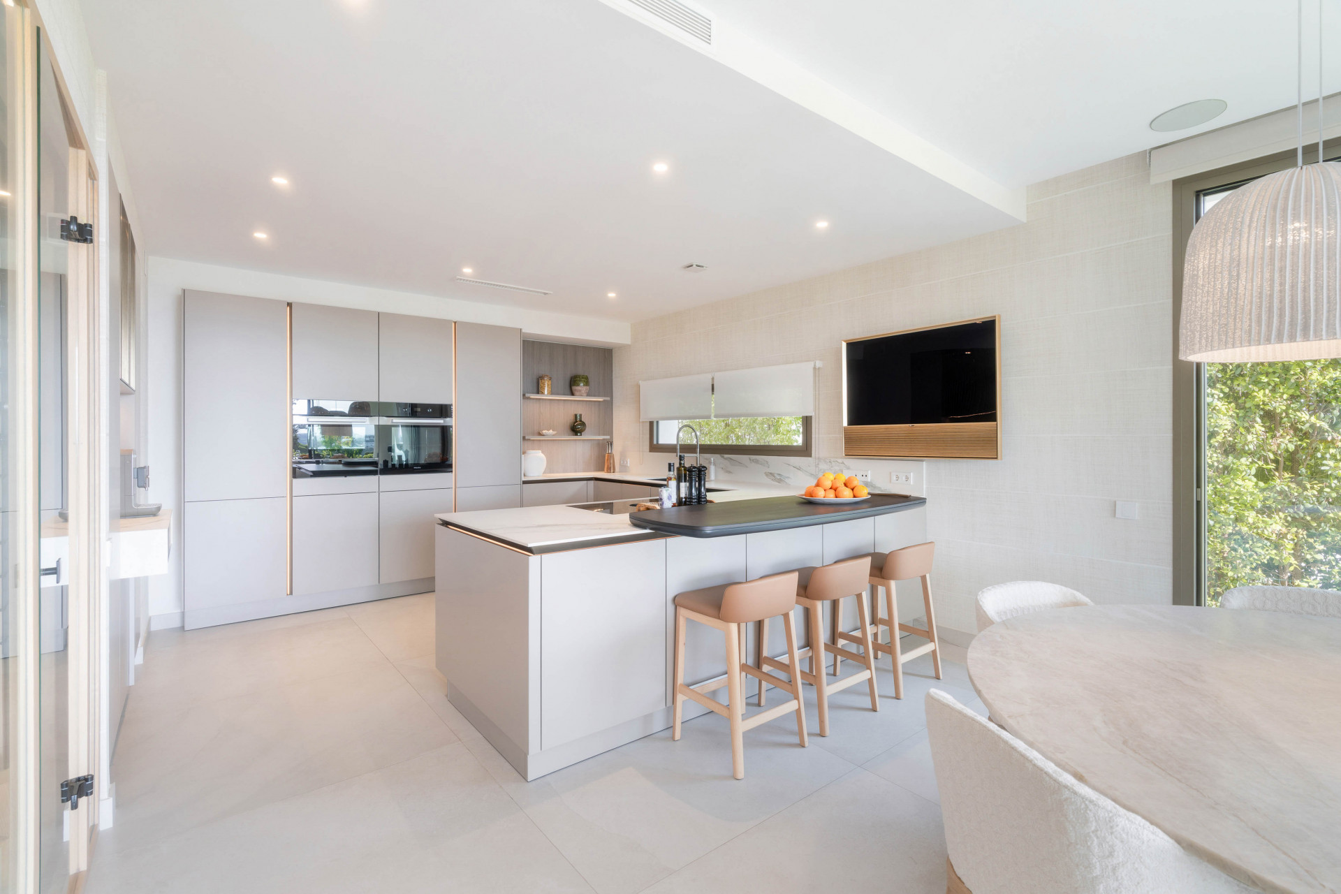 Villa 4 Bedrooms 4 Bathrooms in Marbella, Costa del Sol