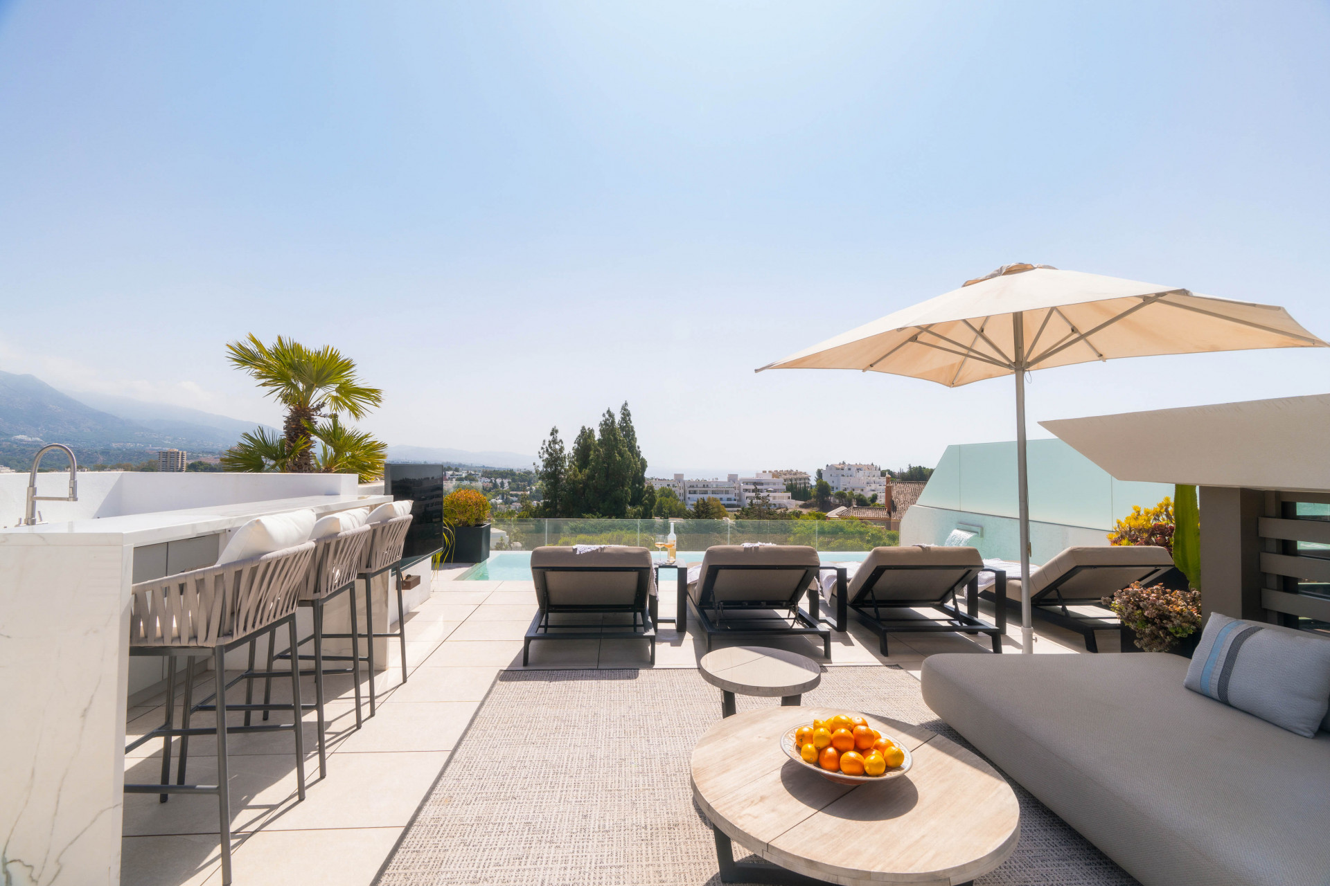 Villa 4 Bedrooms 4 Bathrooms in Marbella, Costa del Sol