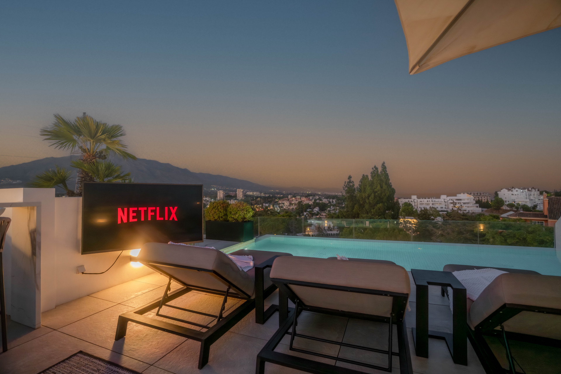 Villa 4 Bedrooms 4 Bathrooms in Marbella, Costa del Sol