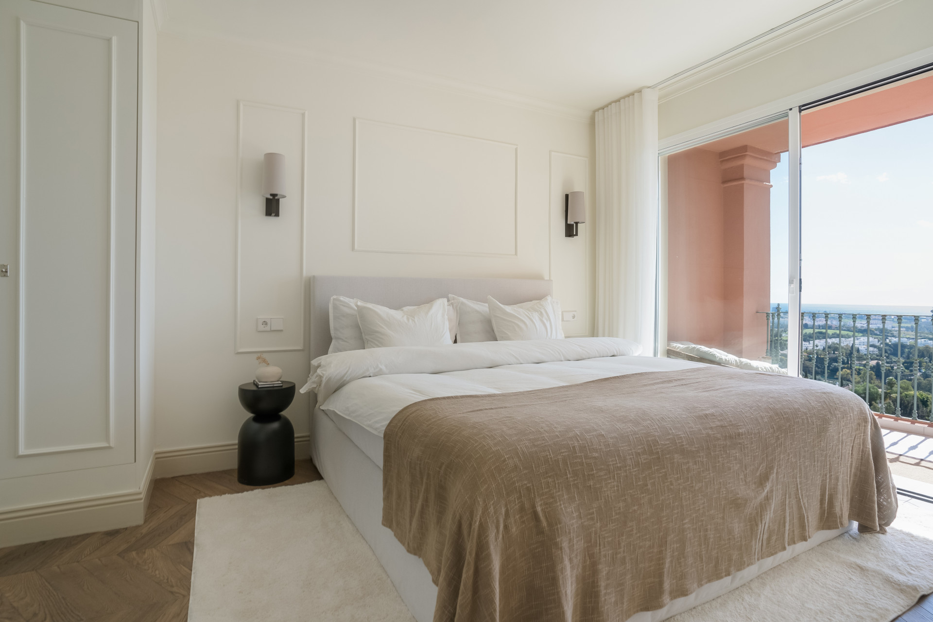 Duplex 4 Bedrooms 3 Bathrooms in Benahavis, Costa del Sol