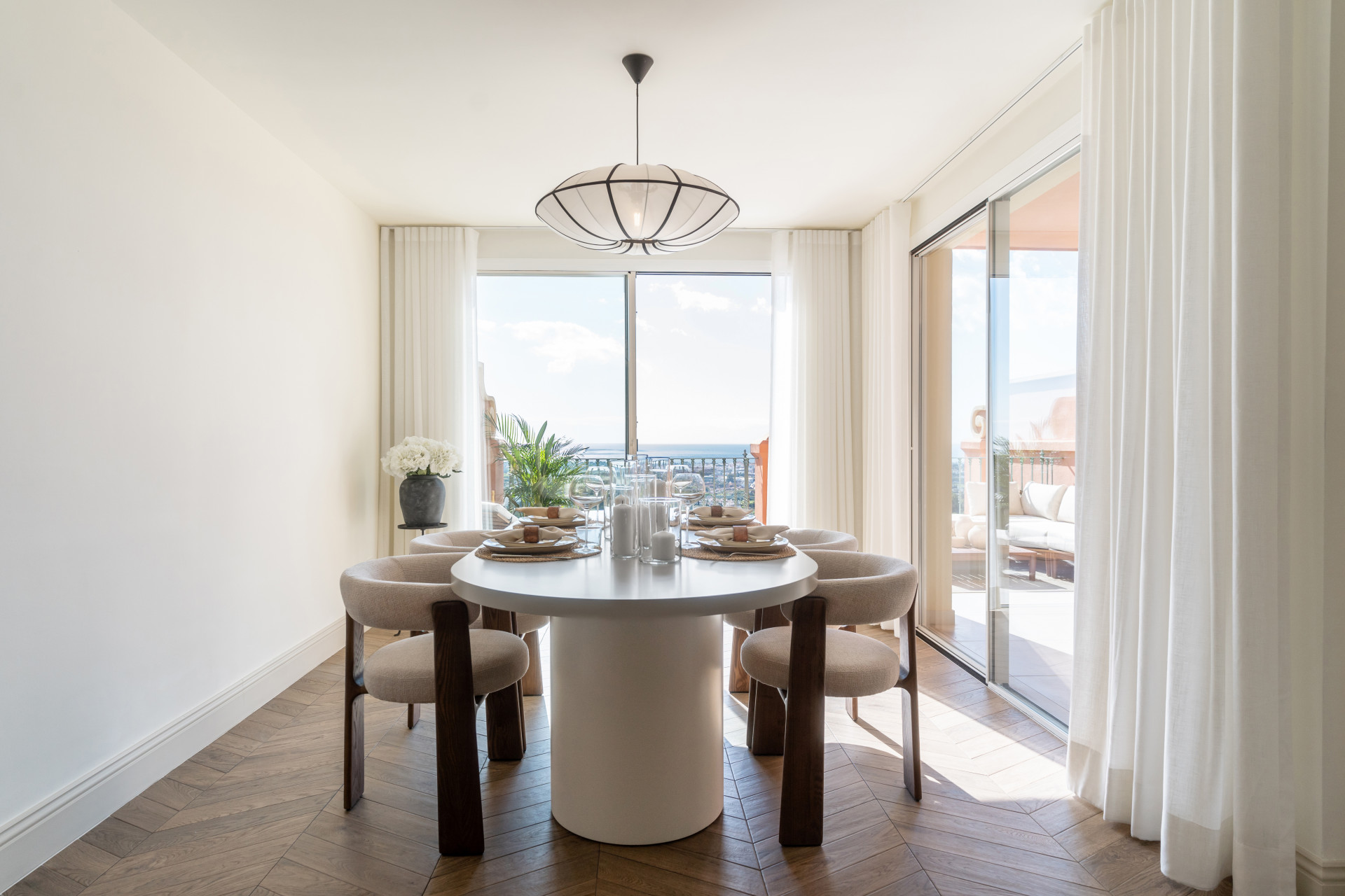 Duplex 4 Bedrooms 3 Bathrooms in Benahavis, Costa del Sol