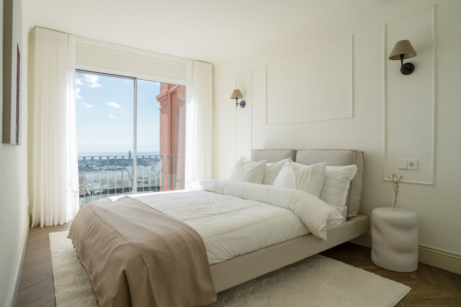 Duplex 4 Bedrooms 3 Bathrooms in Benahavis, Costa del Sol