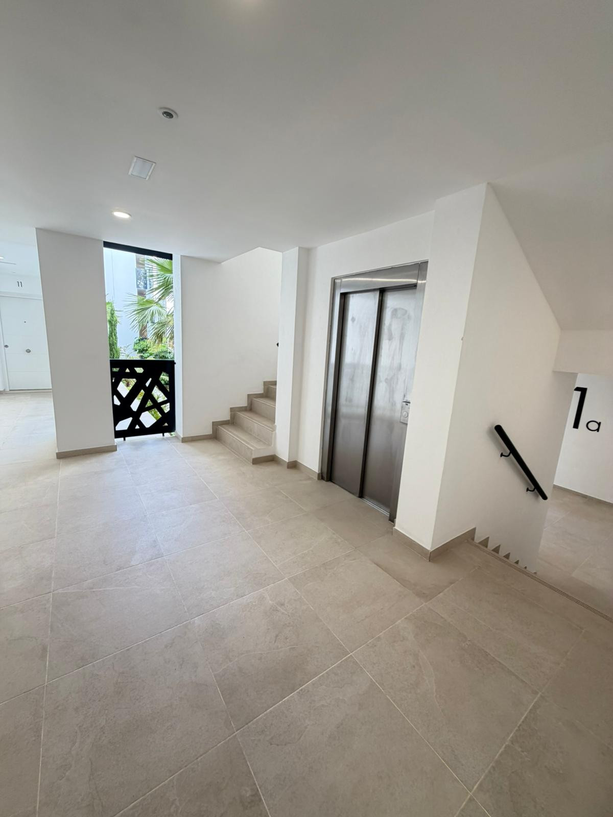 Apartment 2 Bedrooms 2 Bathrooms in Estepona, Costa del Sol