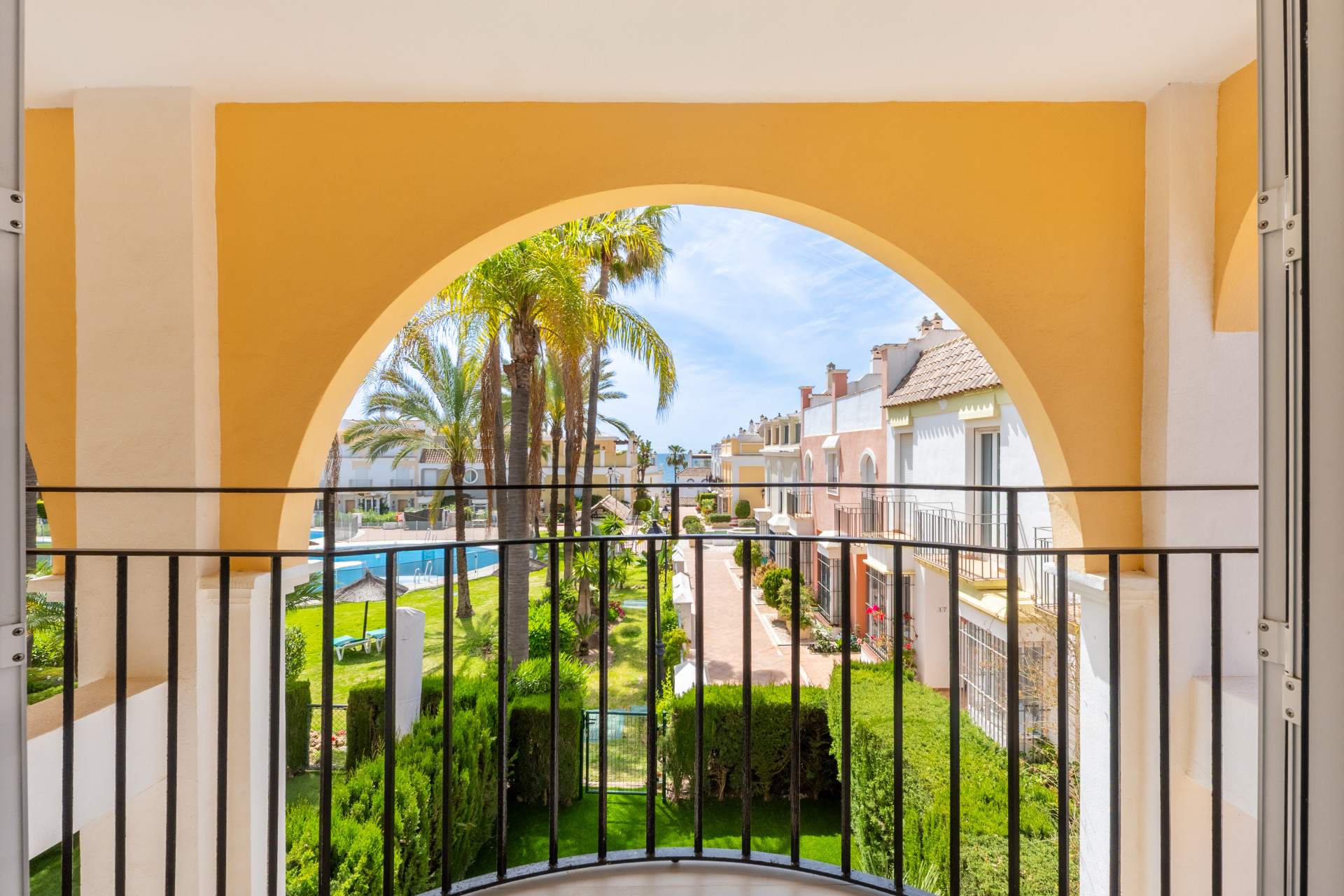 Town House 3 Bedrooms 3 Bathrooms in Marbella, Costa del Sol