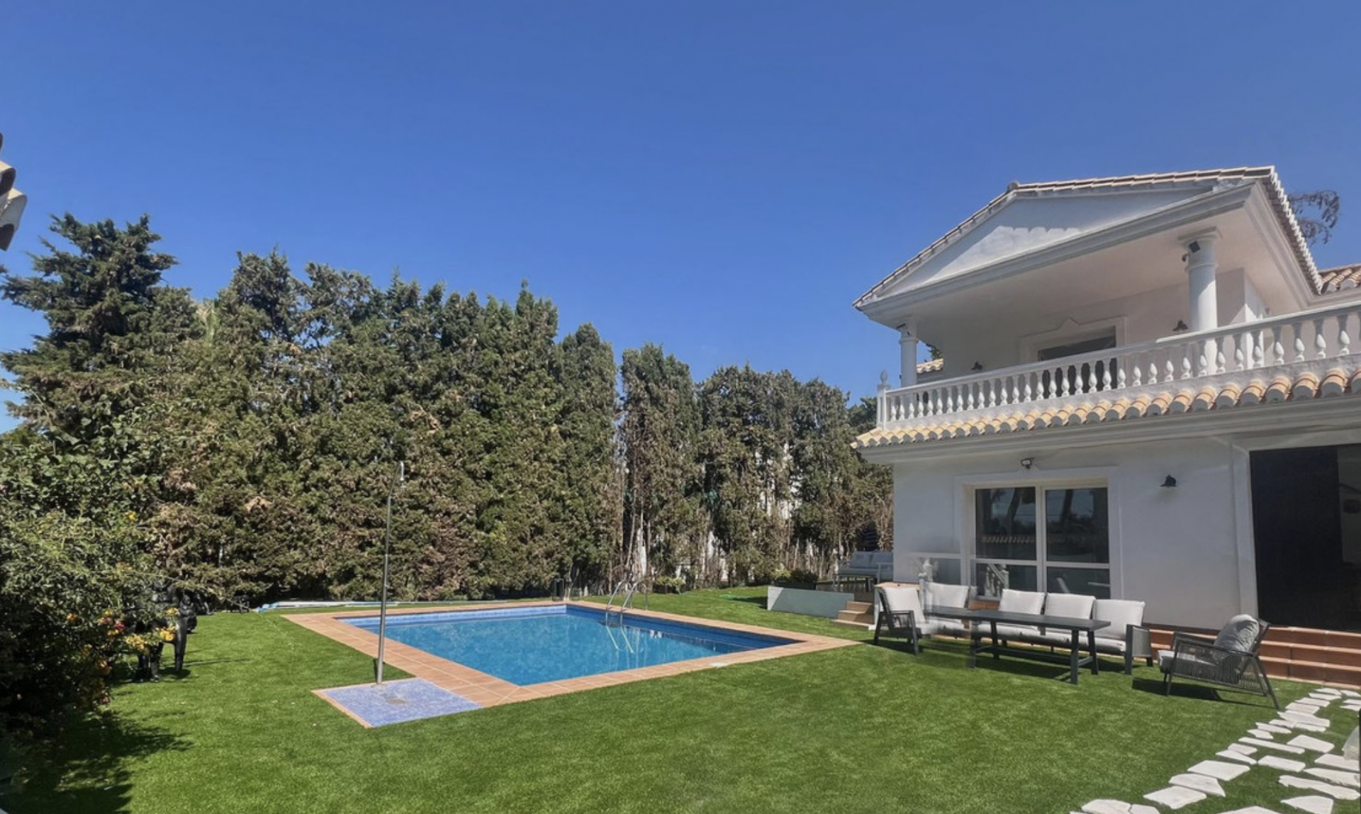 Villa 4 Bedrooms 3 Bathrooms in Marbella, Costa del Sol