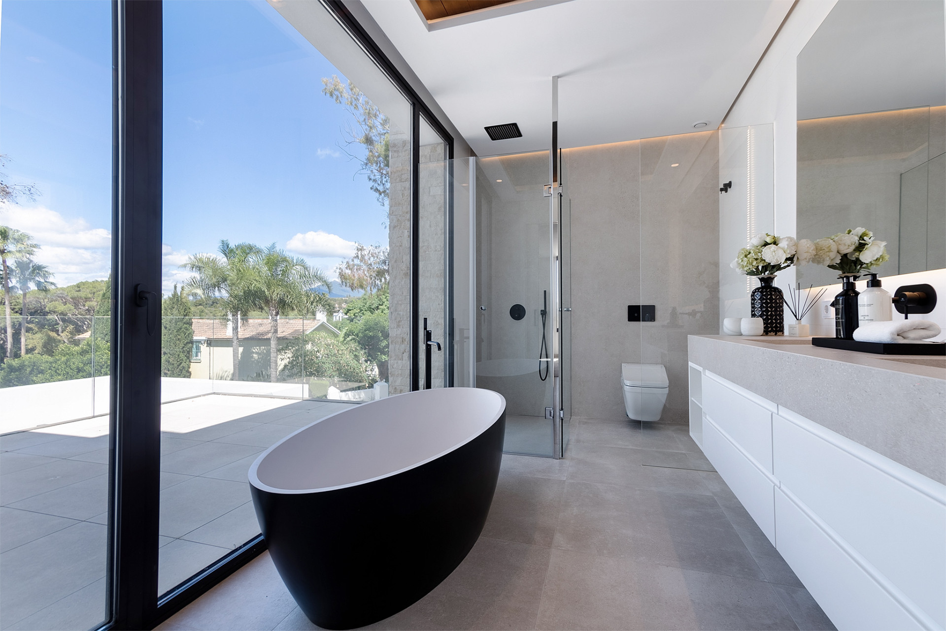 Villa 4 Bedrooms 4 Bathrooms in Marbella, Costa del Sol