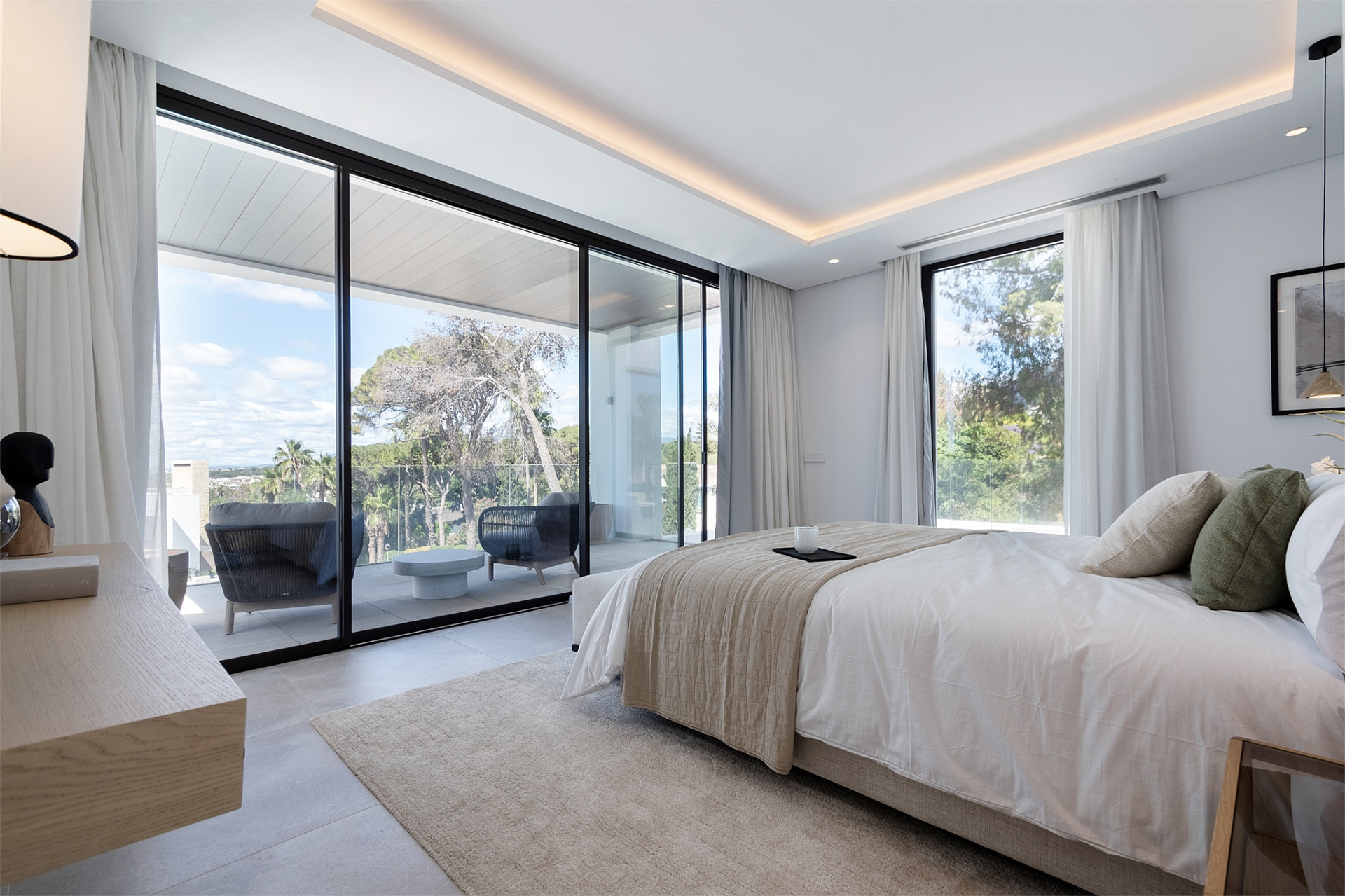 Villa 4 Bedrooms 4 Bathrooms in Marbella, Costa del Sol