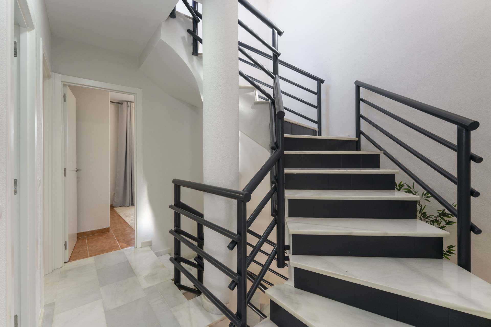 Town House 3 Bedrooms 3 Bathrooms in Marbella, Costa del Sol