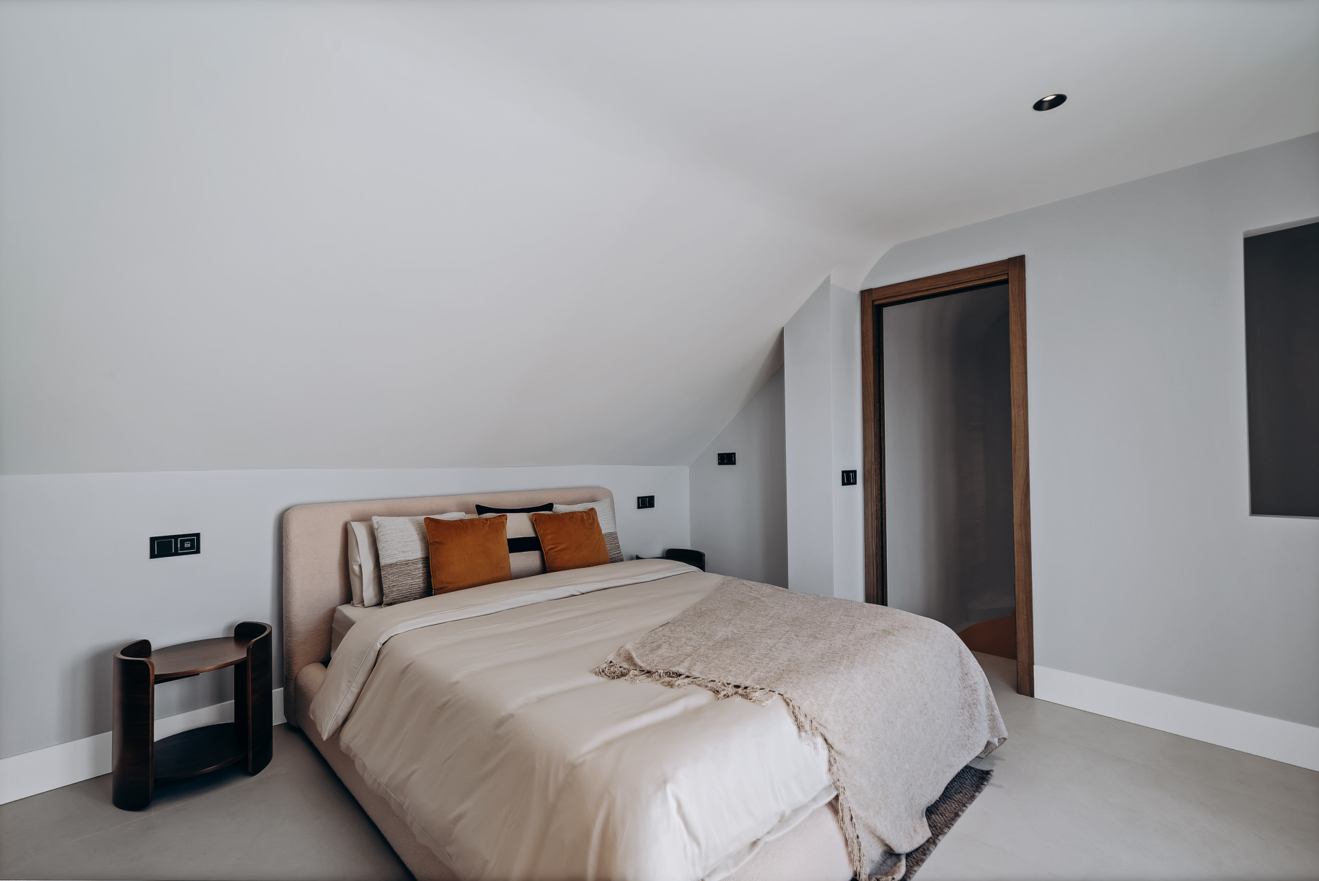 Semi Detached House 4 Bedrooms 4 Bathrooms in Marbella, Costa del Sol