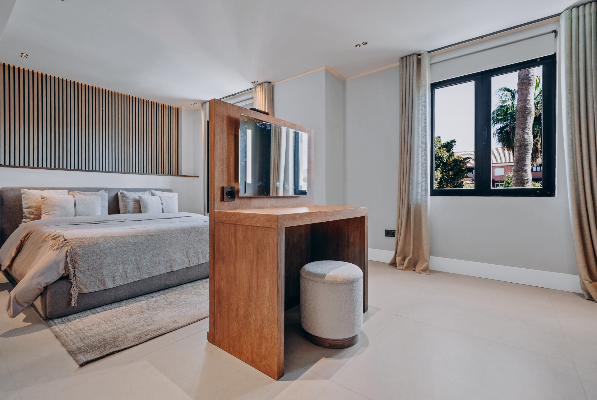 Semi Detached House 4 Bedrooms 4 Bathrooms in Marbella, Costa del Sol