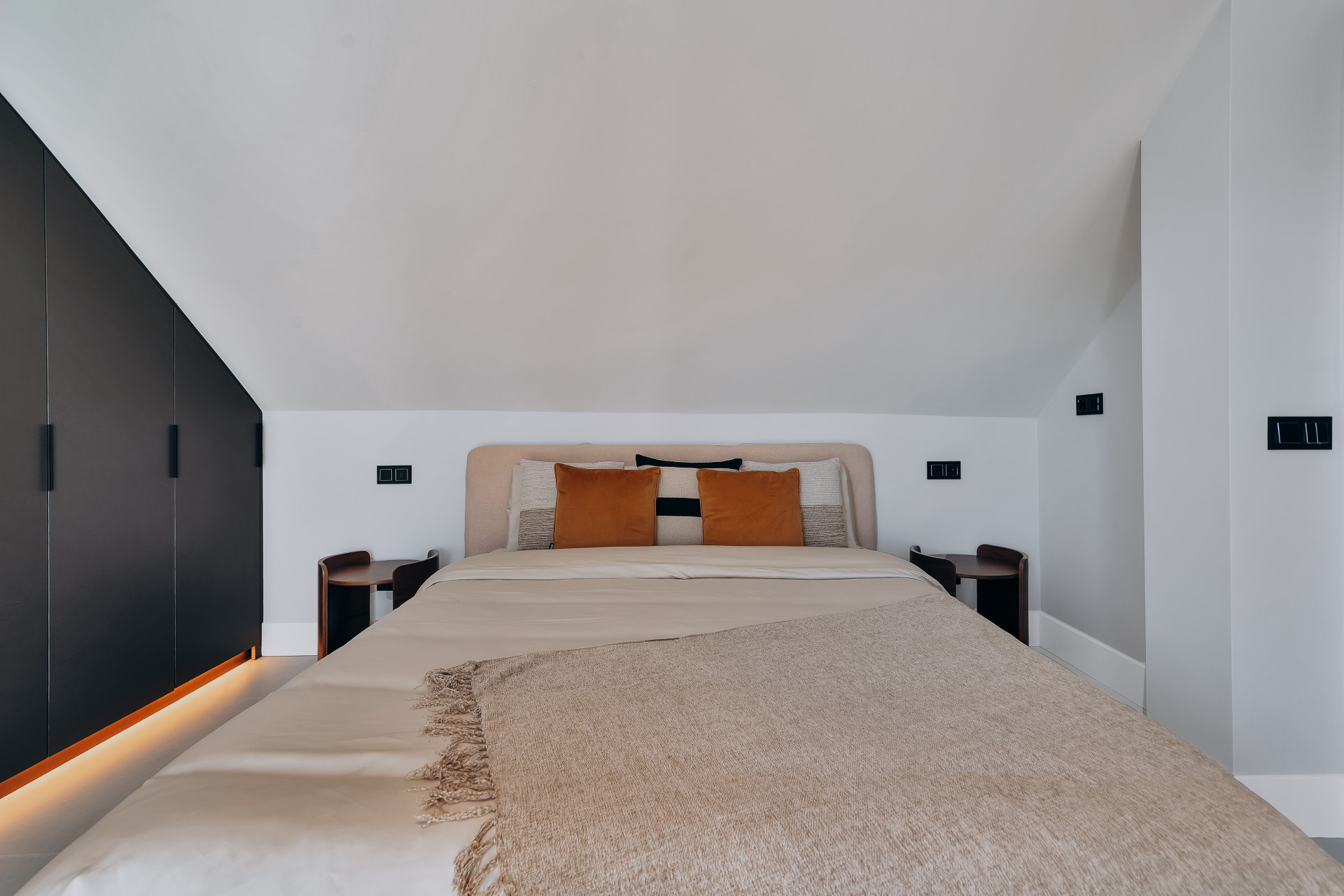 Semi Detached House 4 Bedrooms 4 Bathrooms in Marbella, Costa del Sol