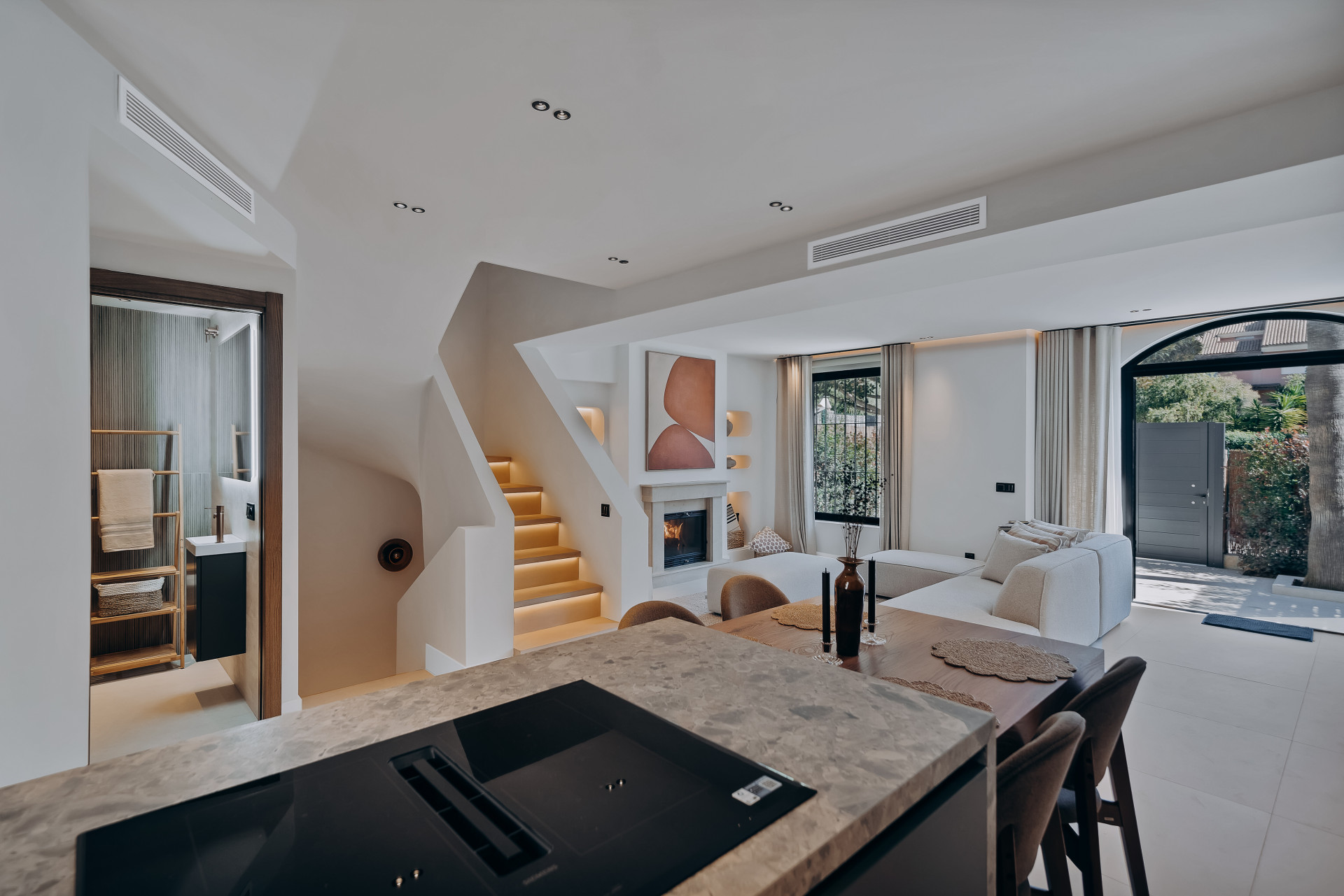 Semi Detached House 4 Bedrooms 4 Bathrooms in Marbella, Costa del Sol