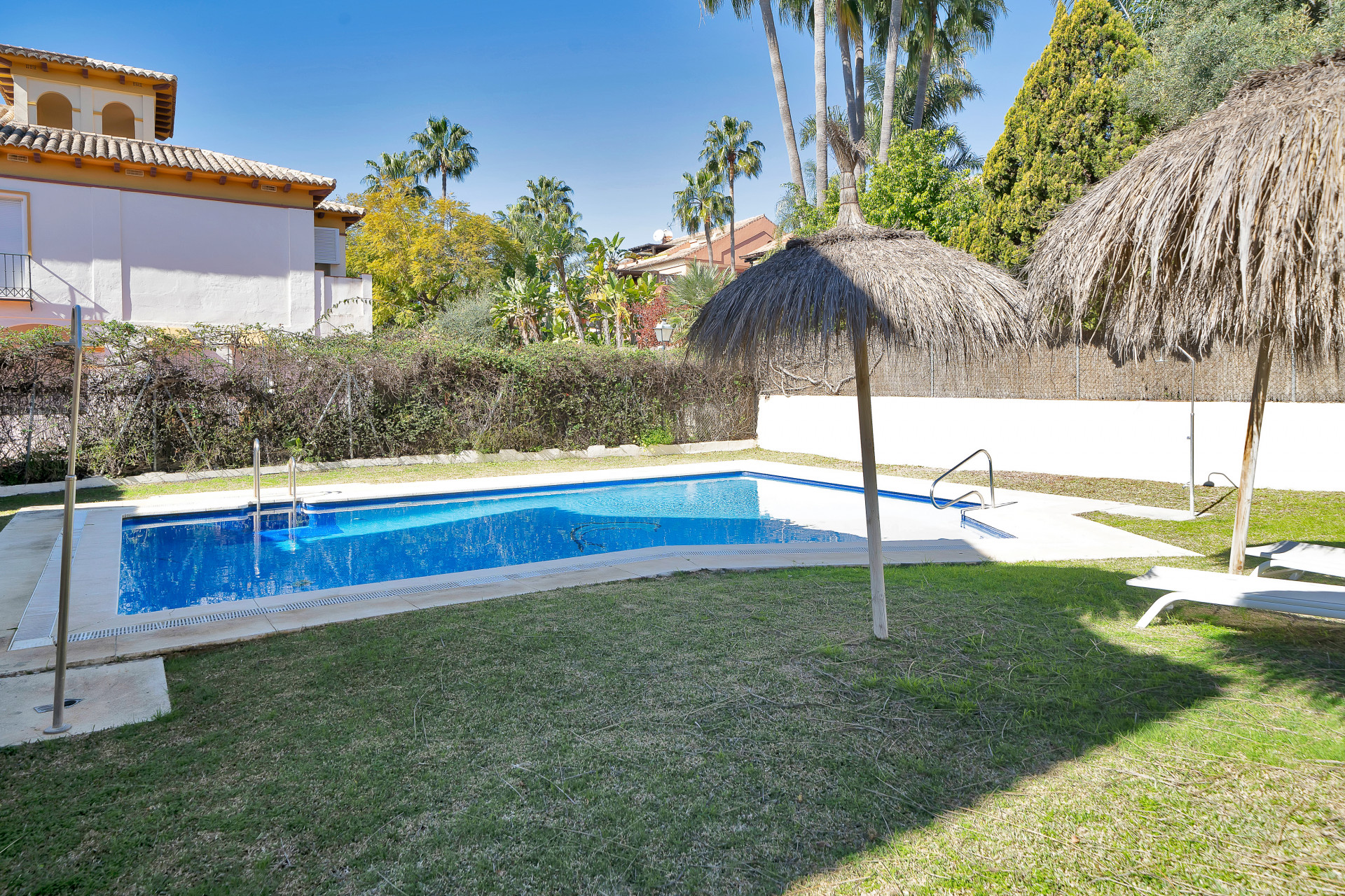 Semi Detached House 4 Bedrooms 4 Bathrooms in Marbella, Costa del Sol