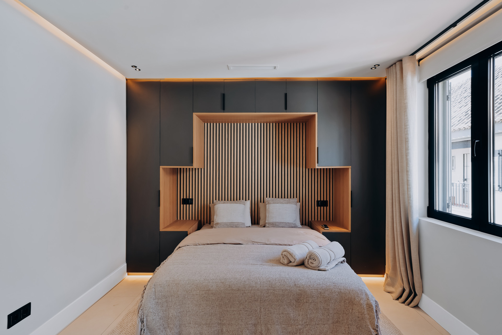 Semi Detached House 4 Bedrooms 4 Bathrooms in Marbella, Costa del Sol